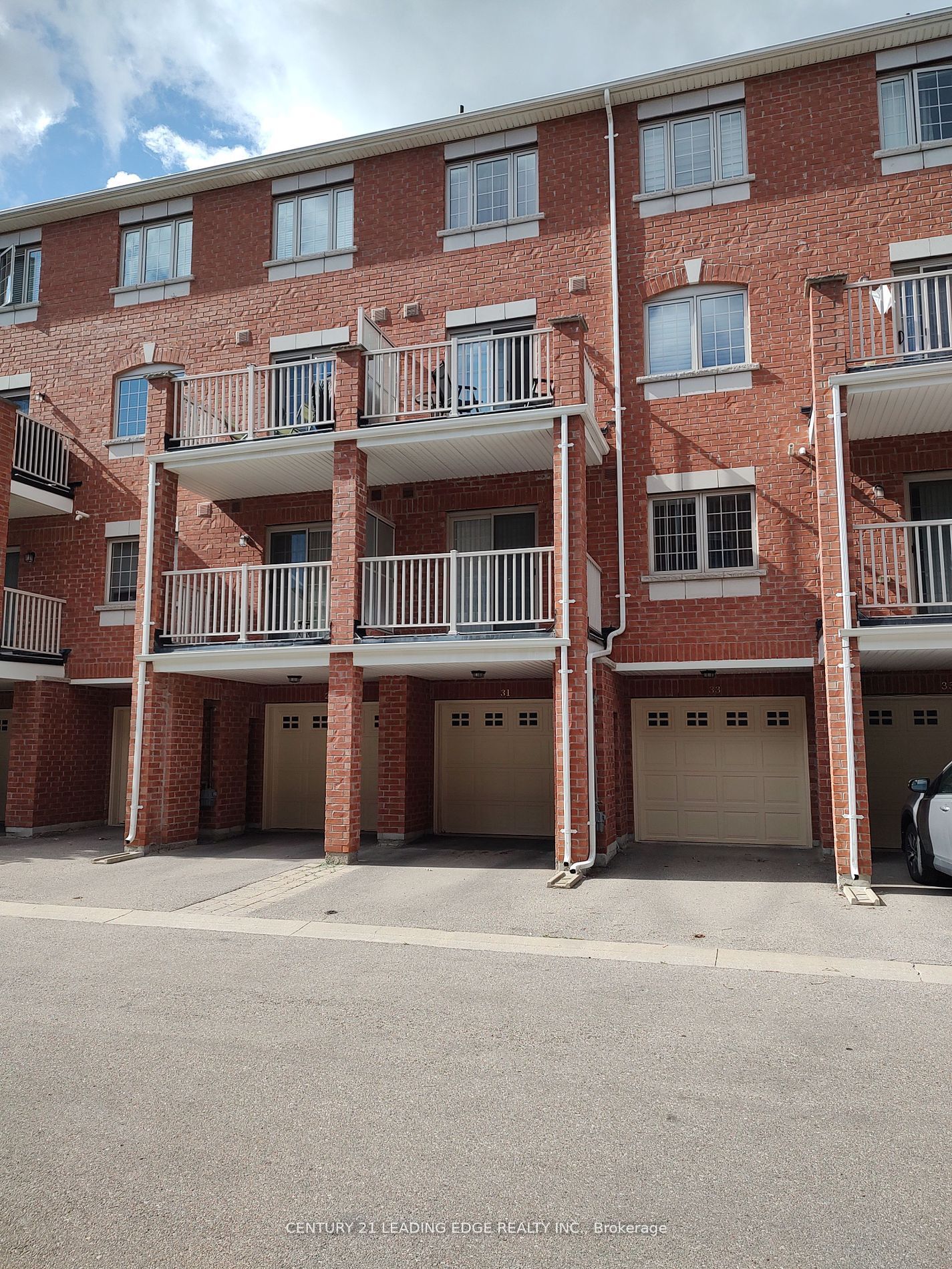 33 Ormerod Lane S Property Photo 9