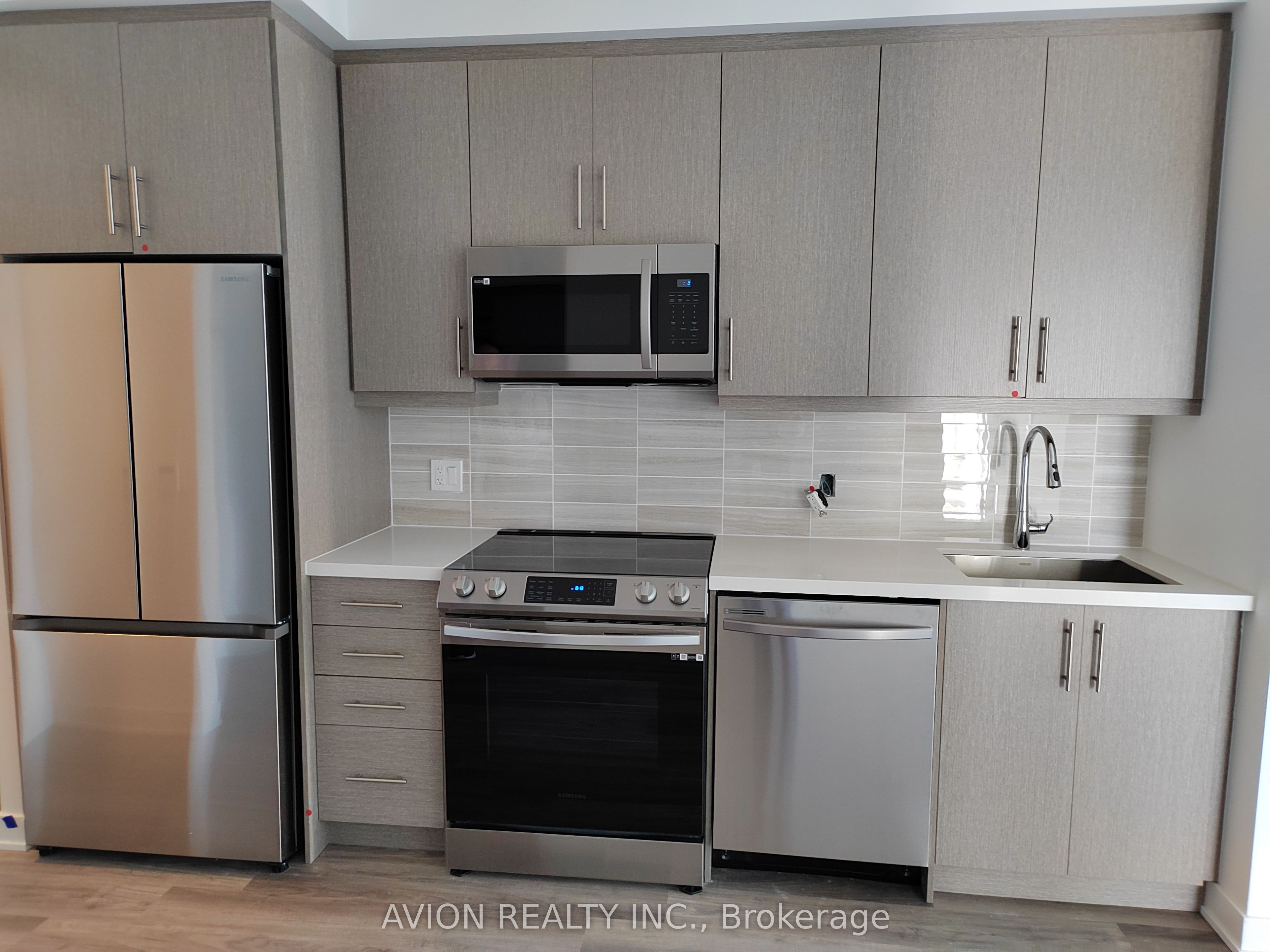 #1505 - 105 Oneida Crescent Property Photo 2