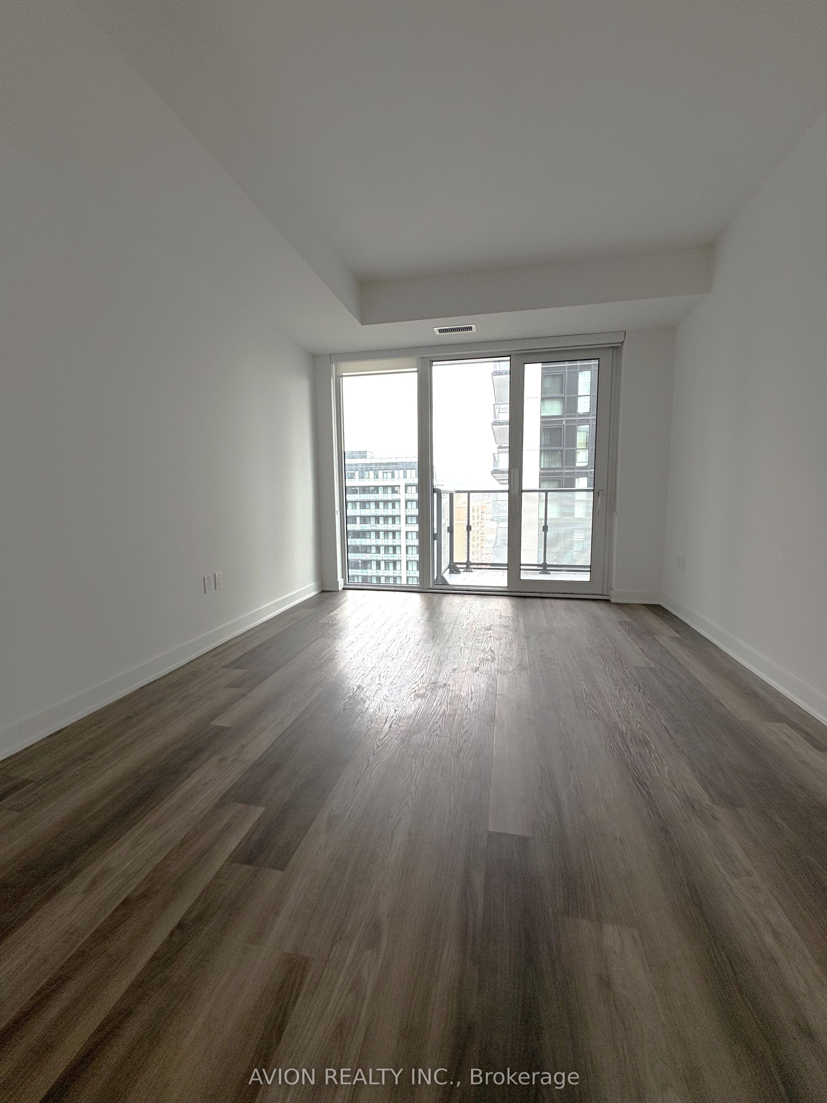 #1505 - 105 Oneida Crescent Property Photo 3