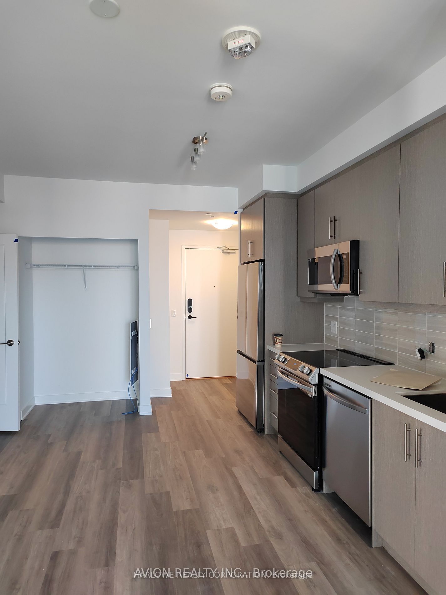 #1505 - 105 Oneida Crescent Property Photo 4