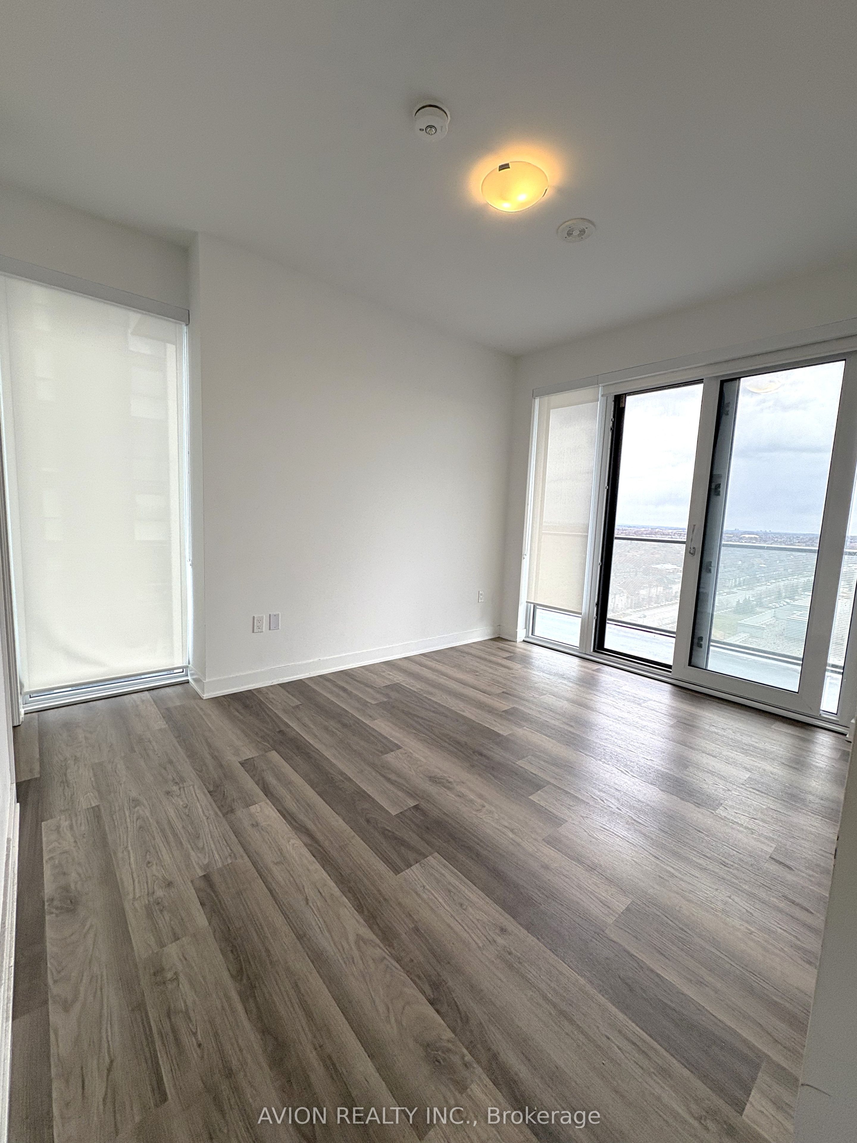 #1505 - 105 Oneida Crescent Property Photo 5