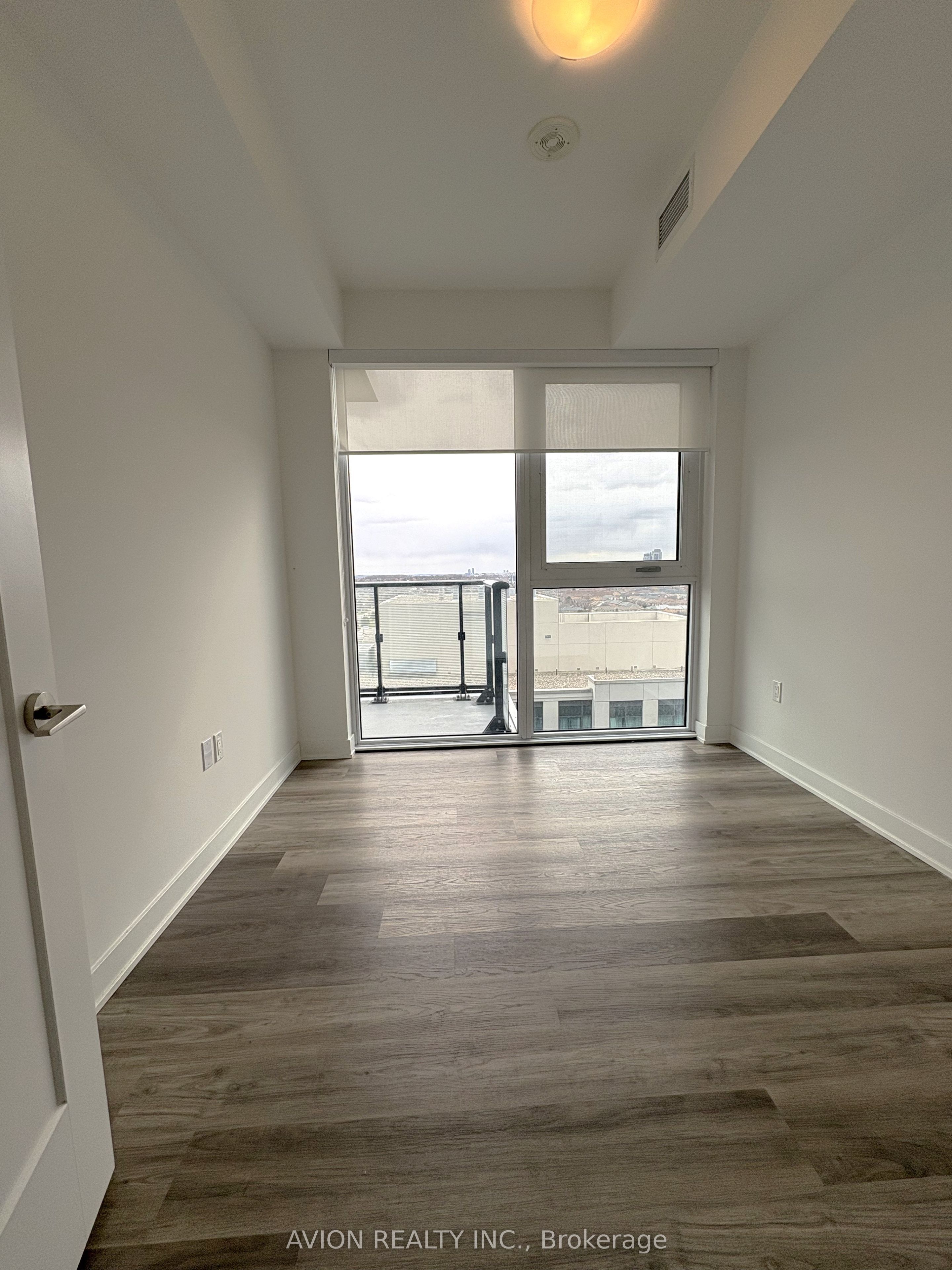 #1505 - 105 Oneida Crescent Property Photo 6