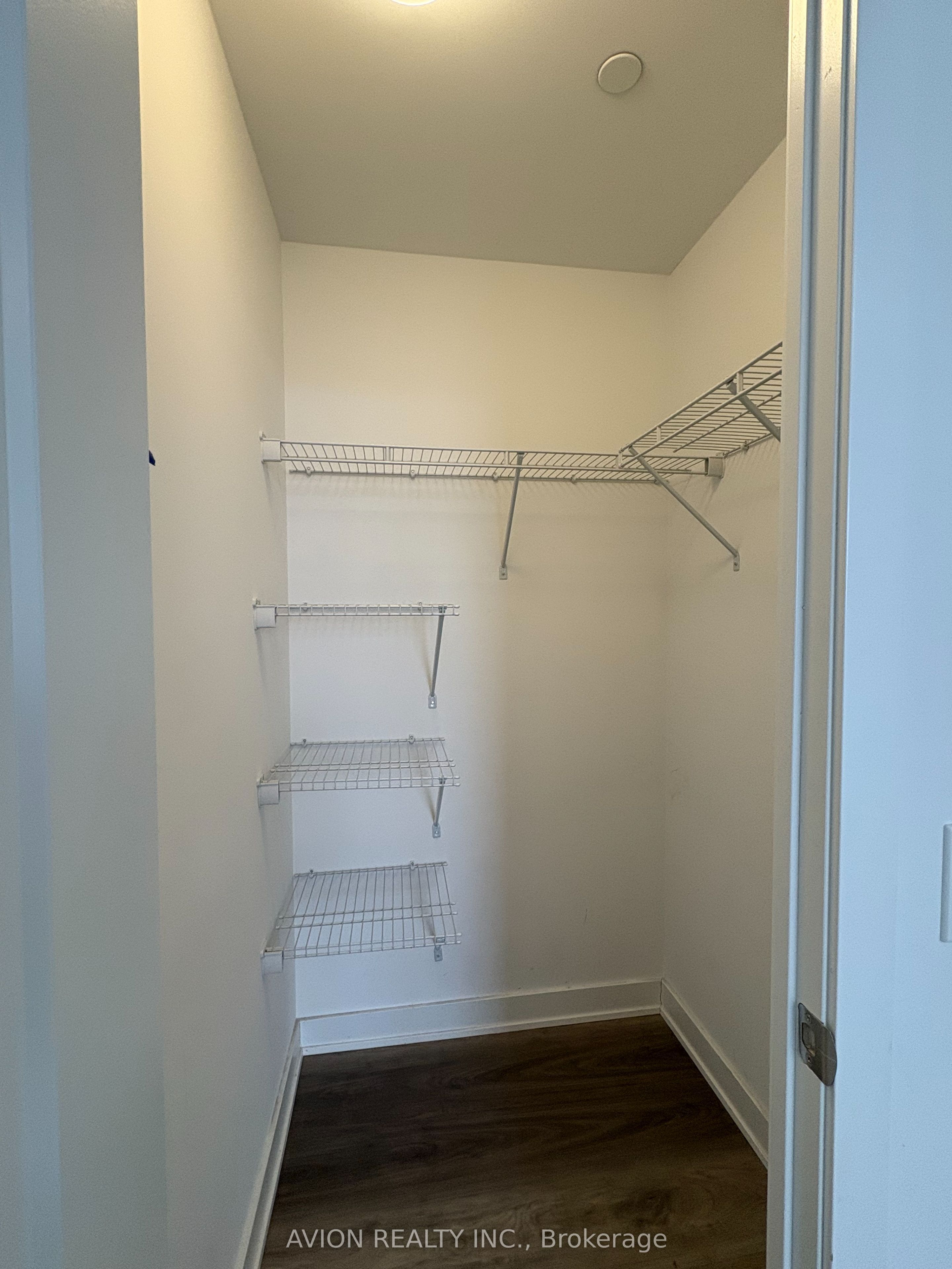 #1505 - 105 Oneida Crescent Property Photo 9