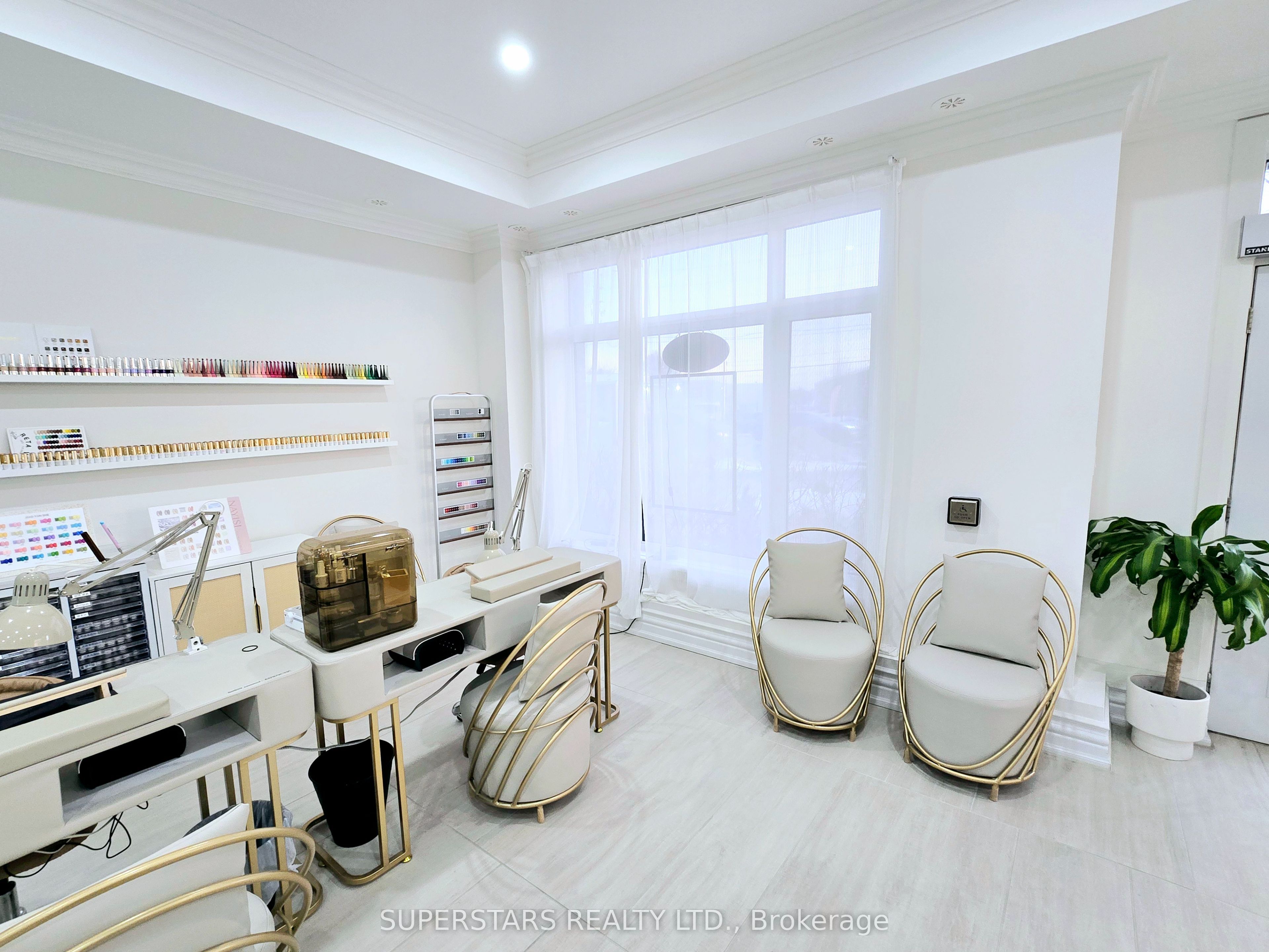 352 John Street Property Photo 5