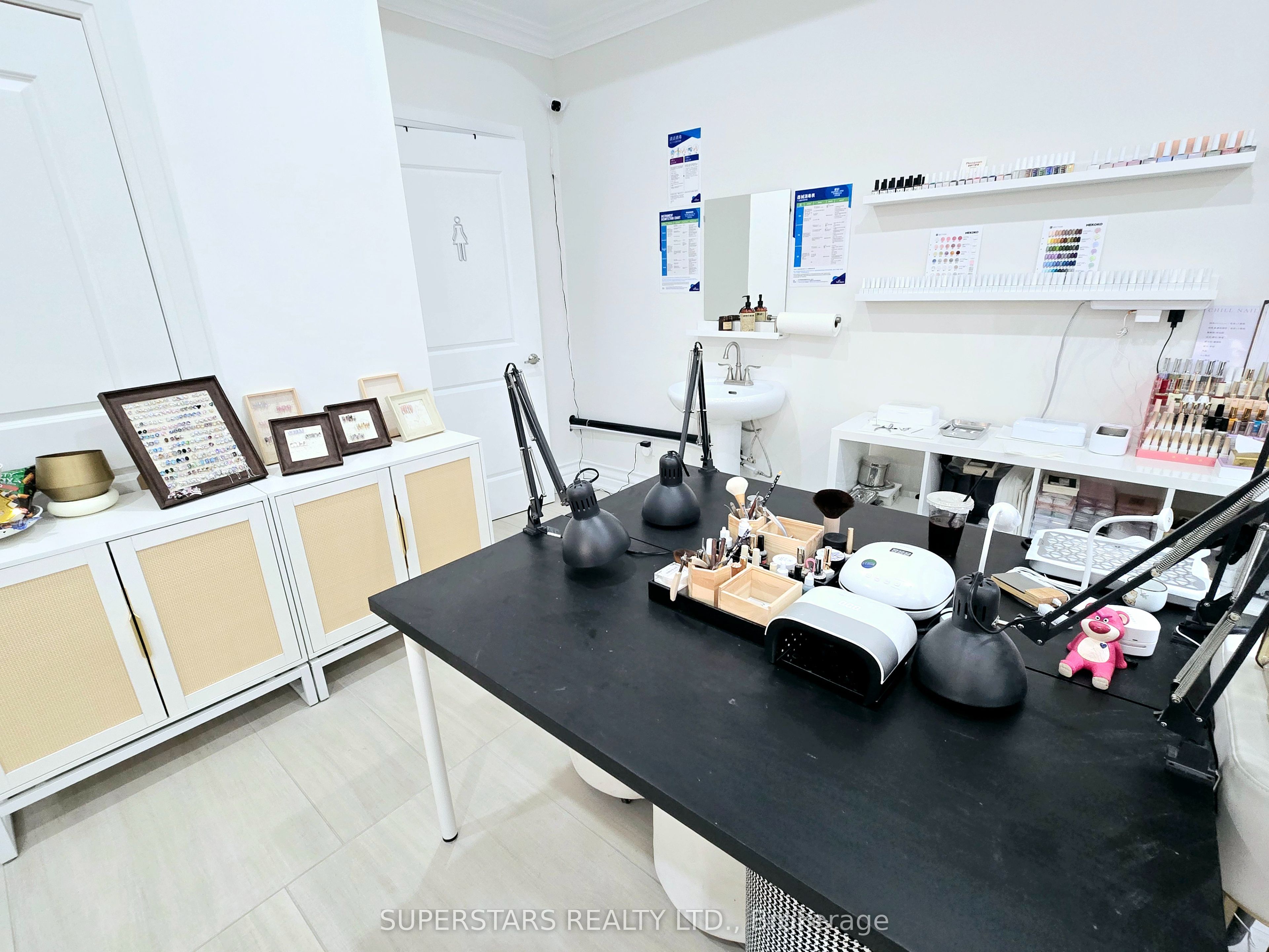 352 John Street Property Photo 8