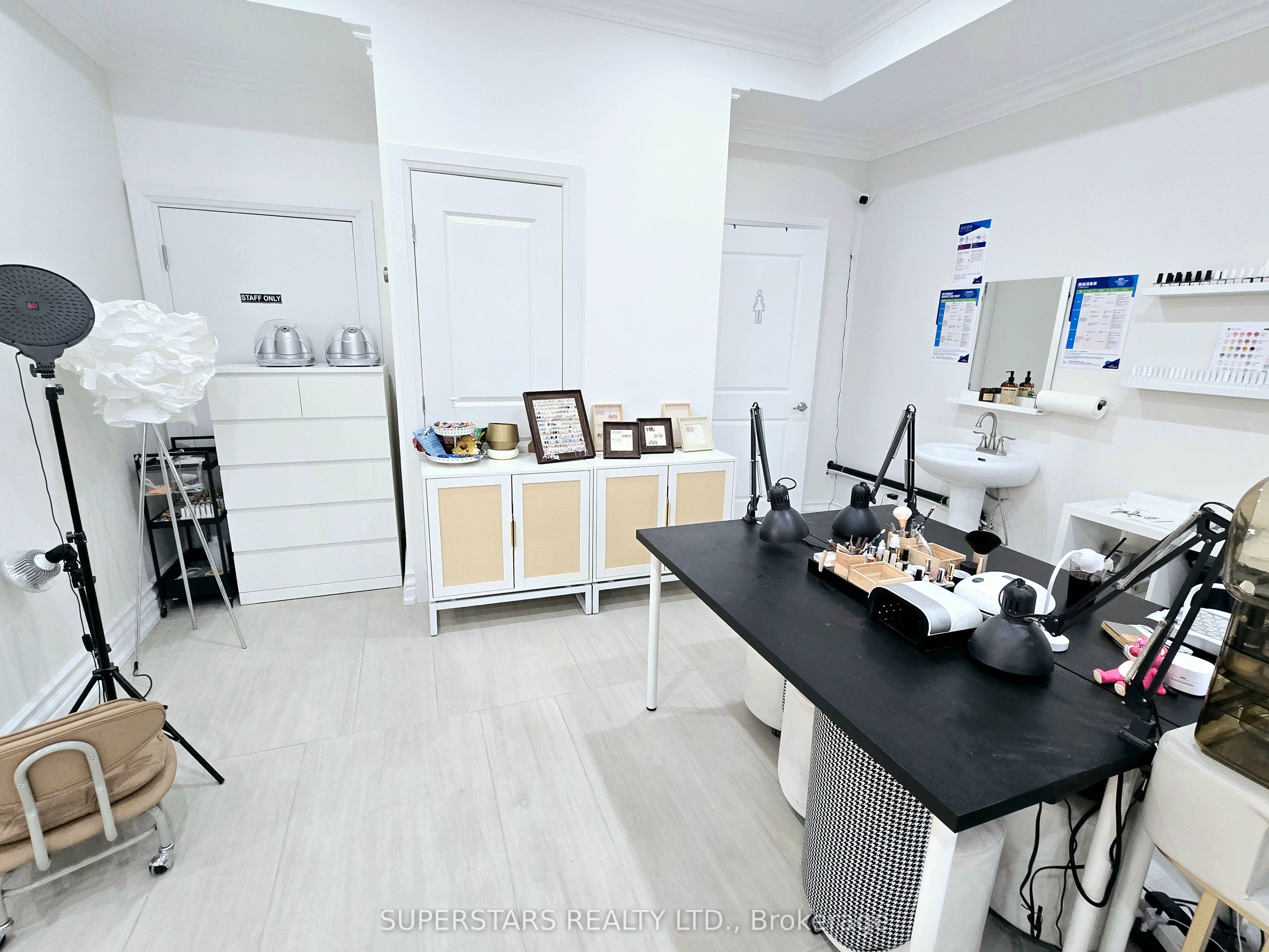 352 John Street Property Photo 9