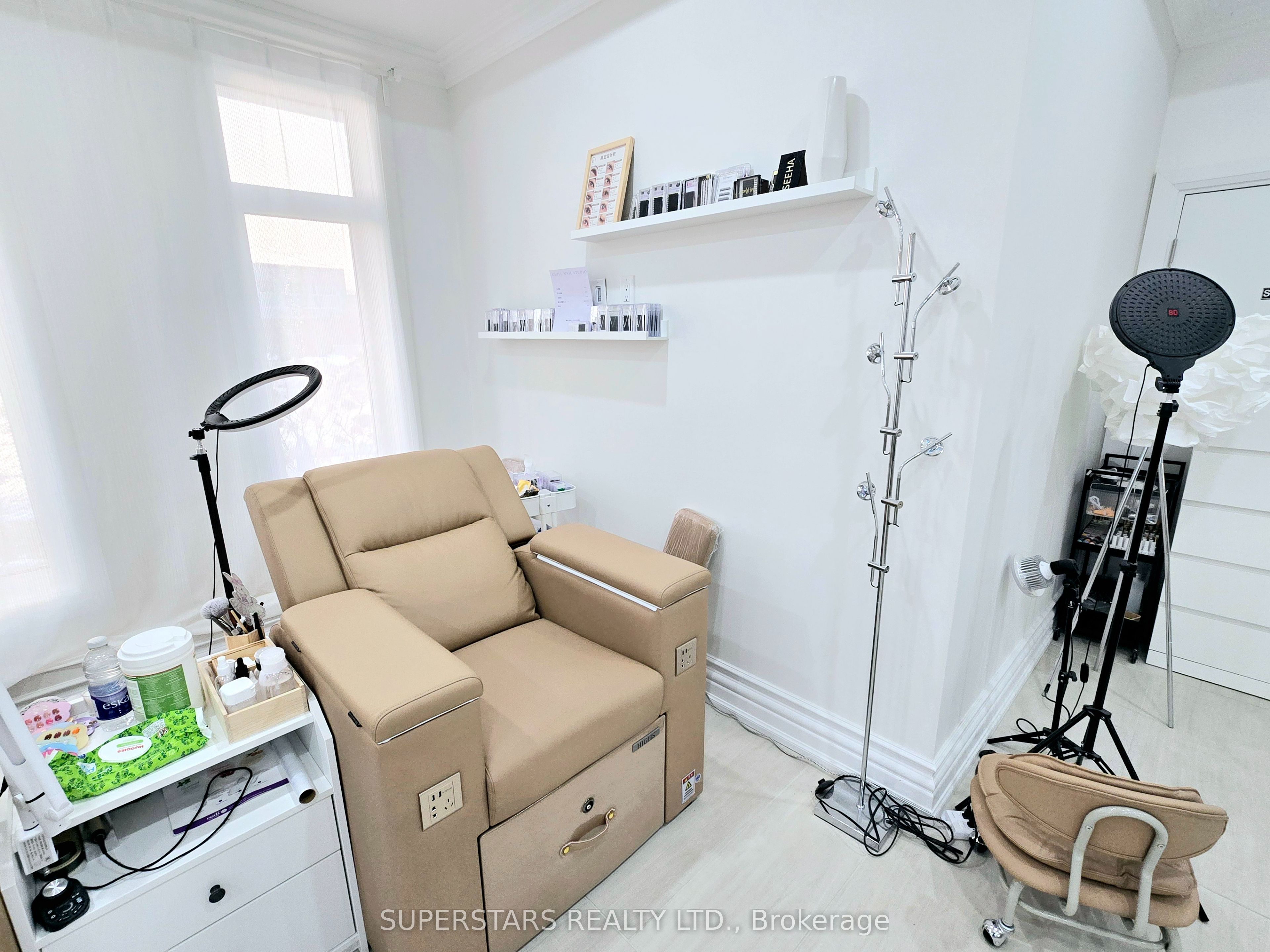 352 John Street Property Photo 10