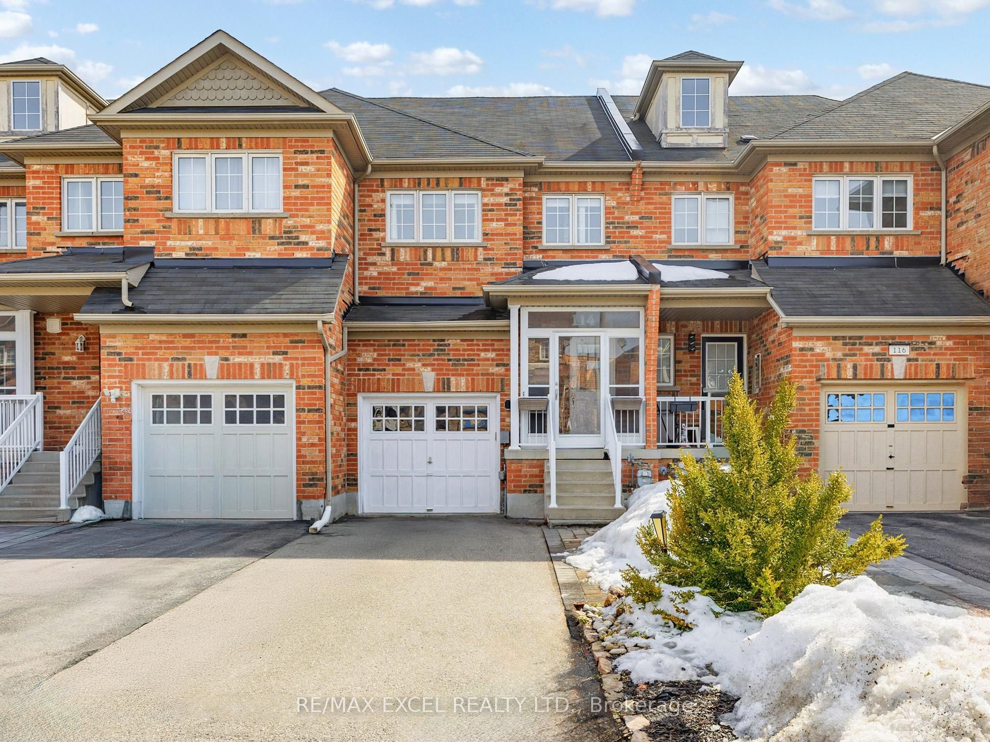 114 Amulet Cres Property Photo