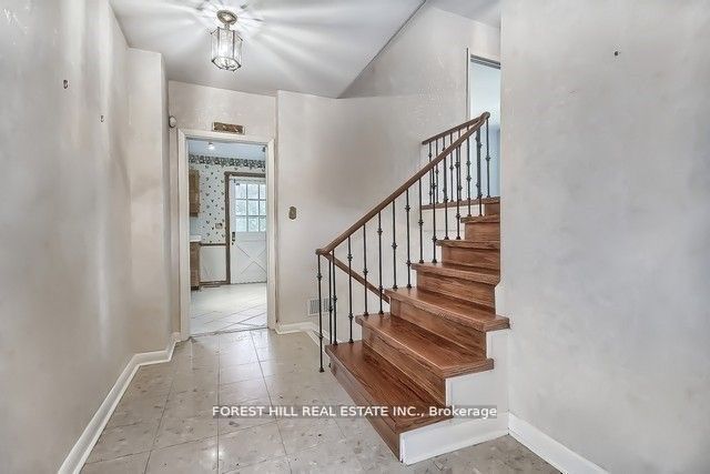 73 Riverside Boulevard Property Photo 8