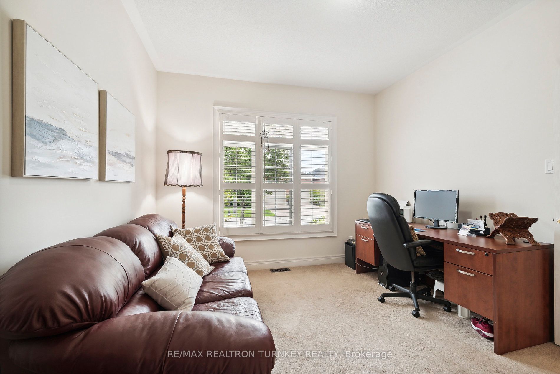 2 Suggs Lane Property Photo 6