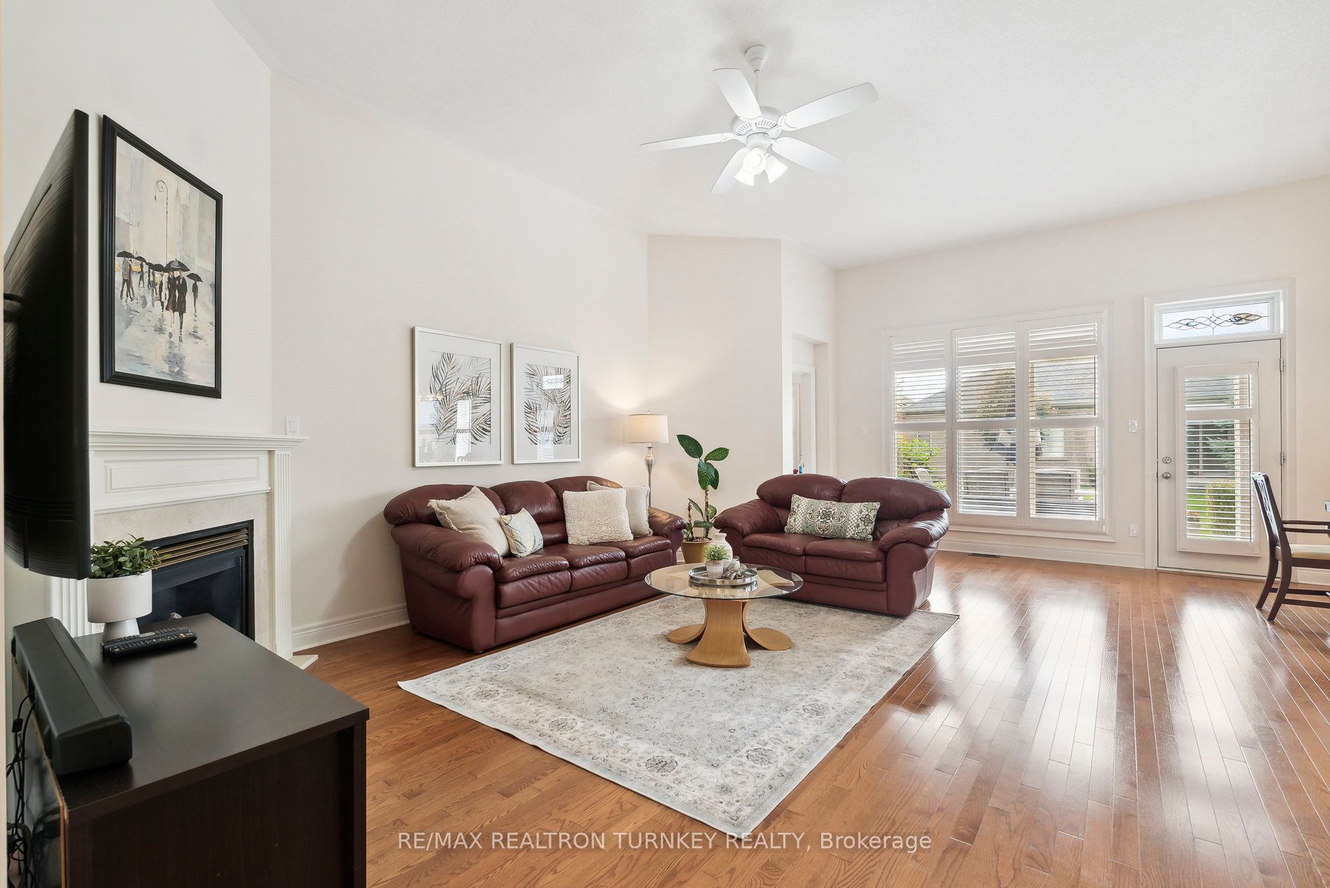 2 Suggs Lane Property Photo 8