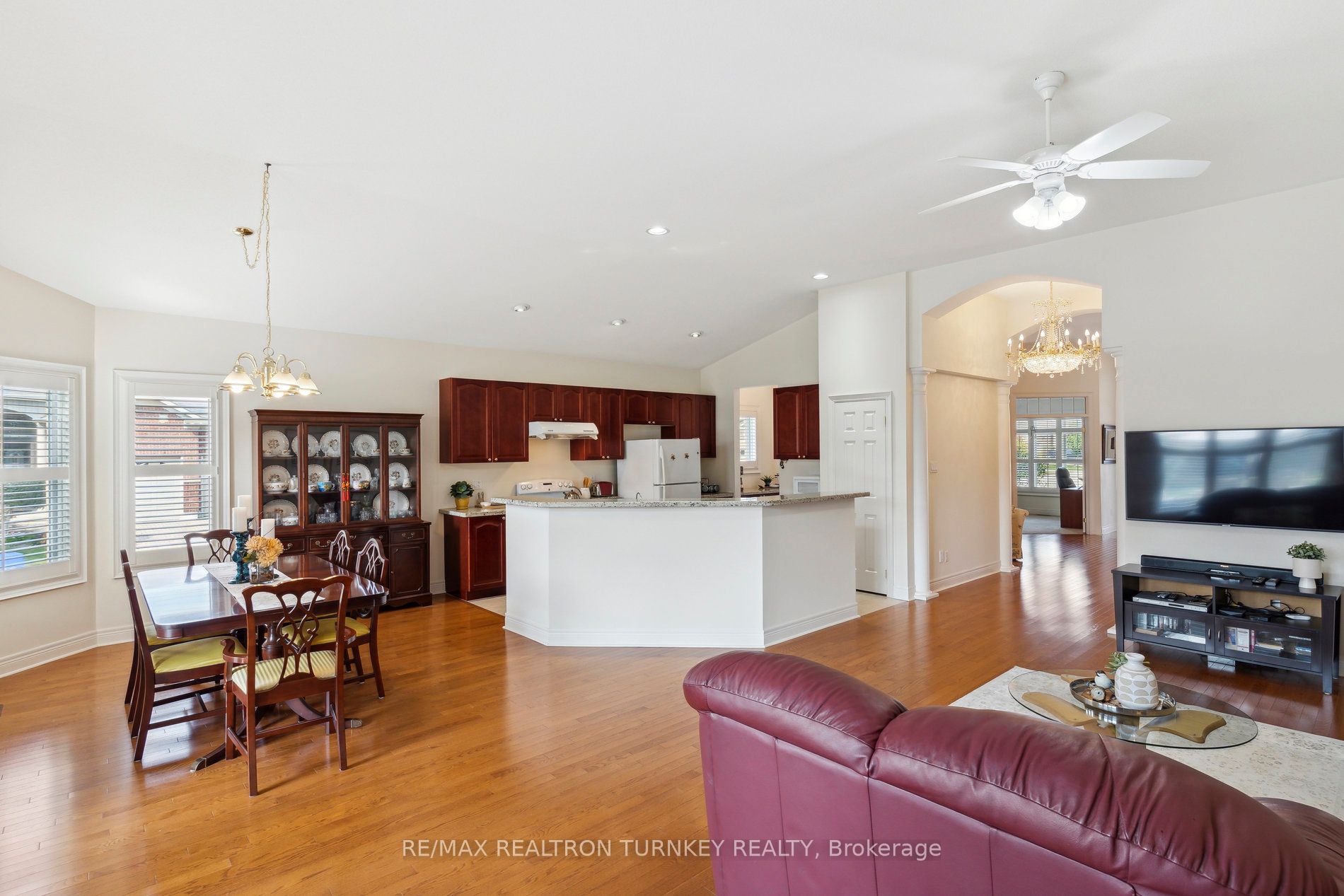 2 Suggs Lane Property Photo 12