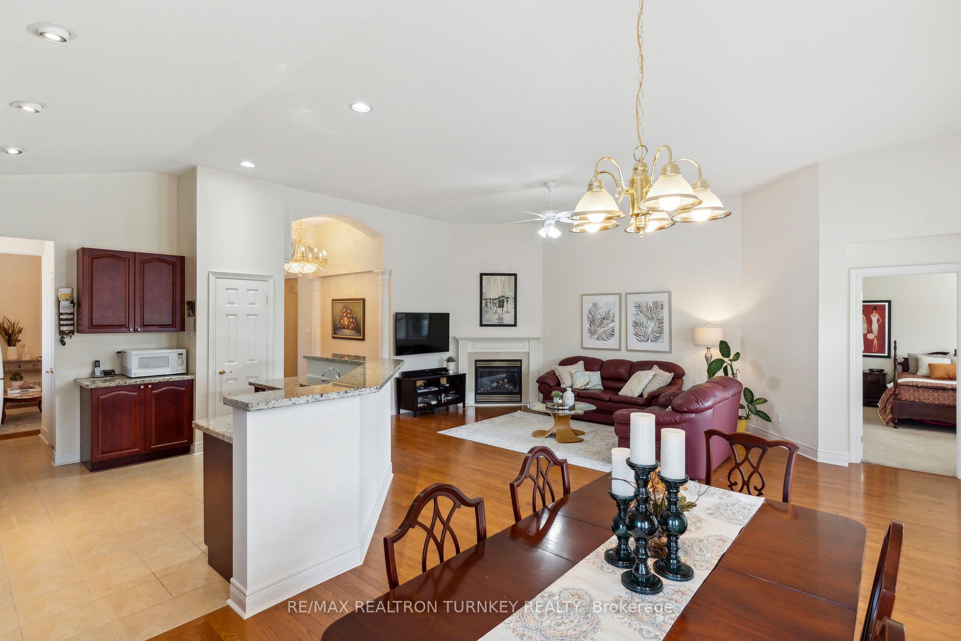 2 Suggs Lane Property Photo 16
