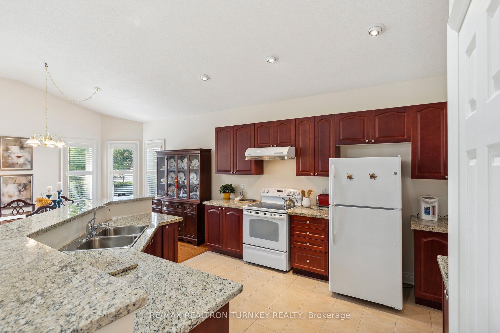 2 Suggs Lane Property Photo 17