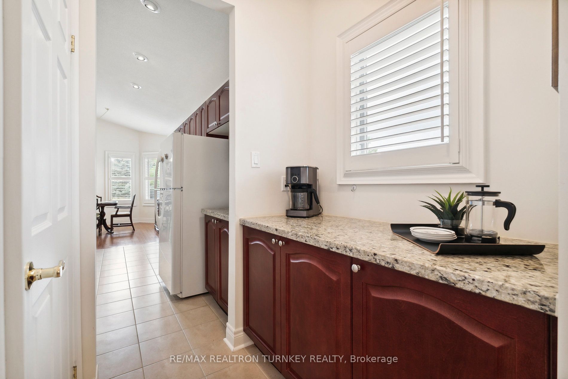 2 Suggs Lane Property Photo 18