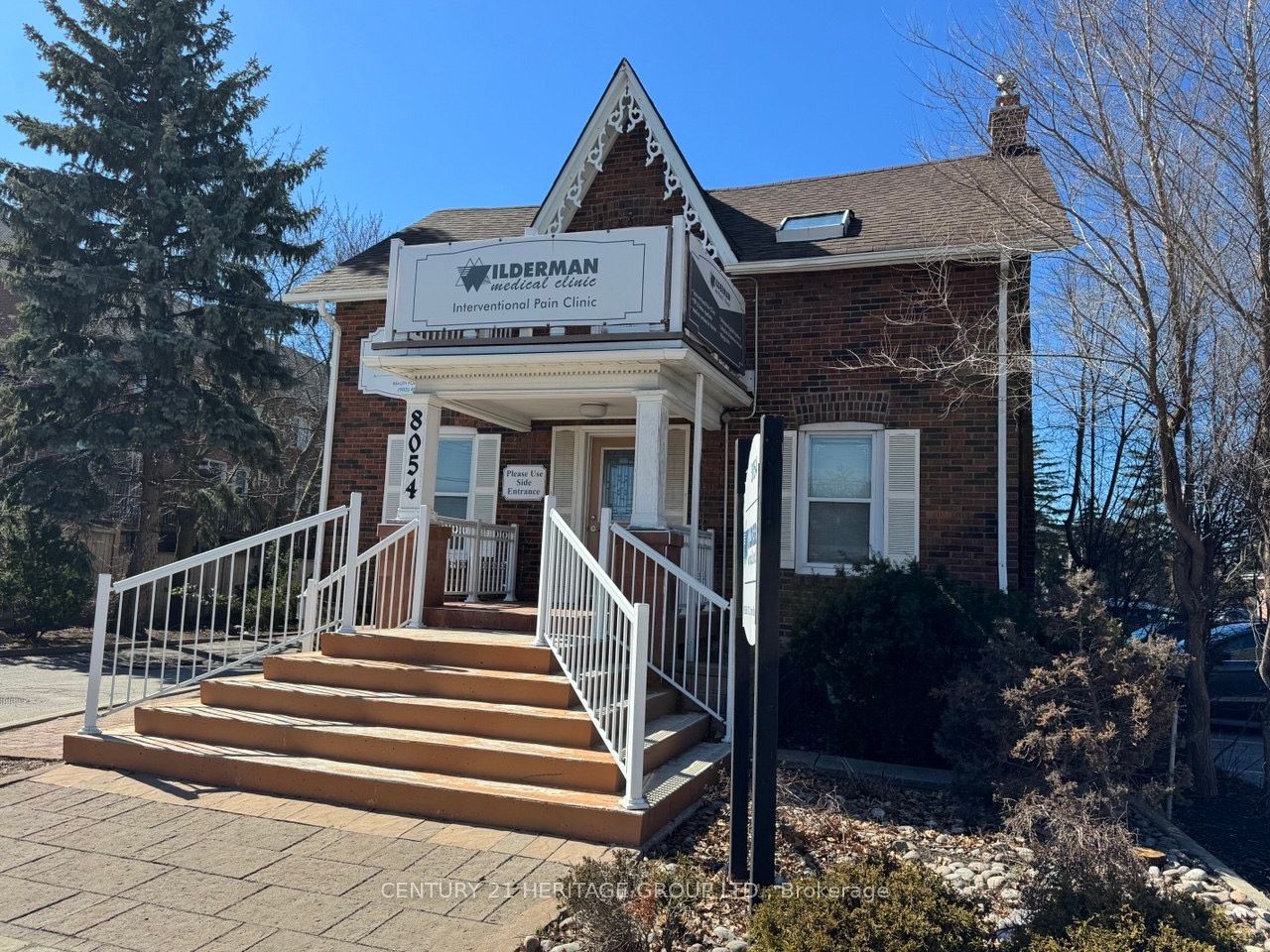 8054 Yonge Street Property Photo 2