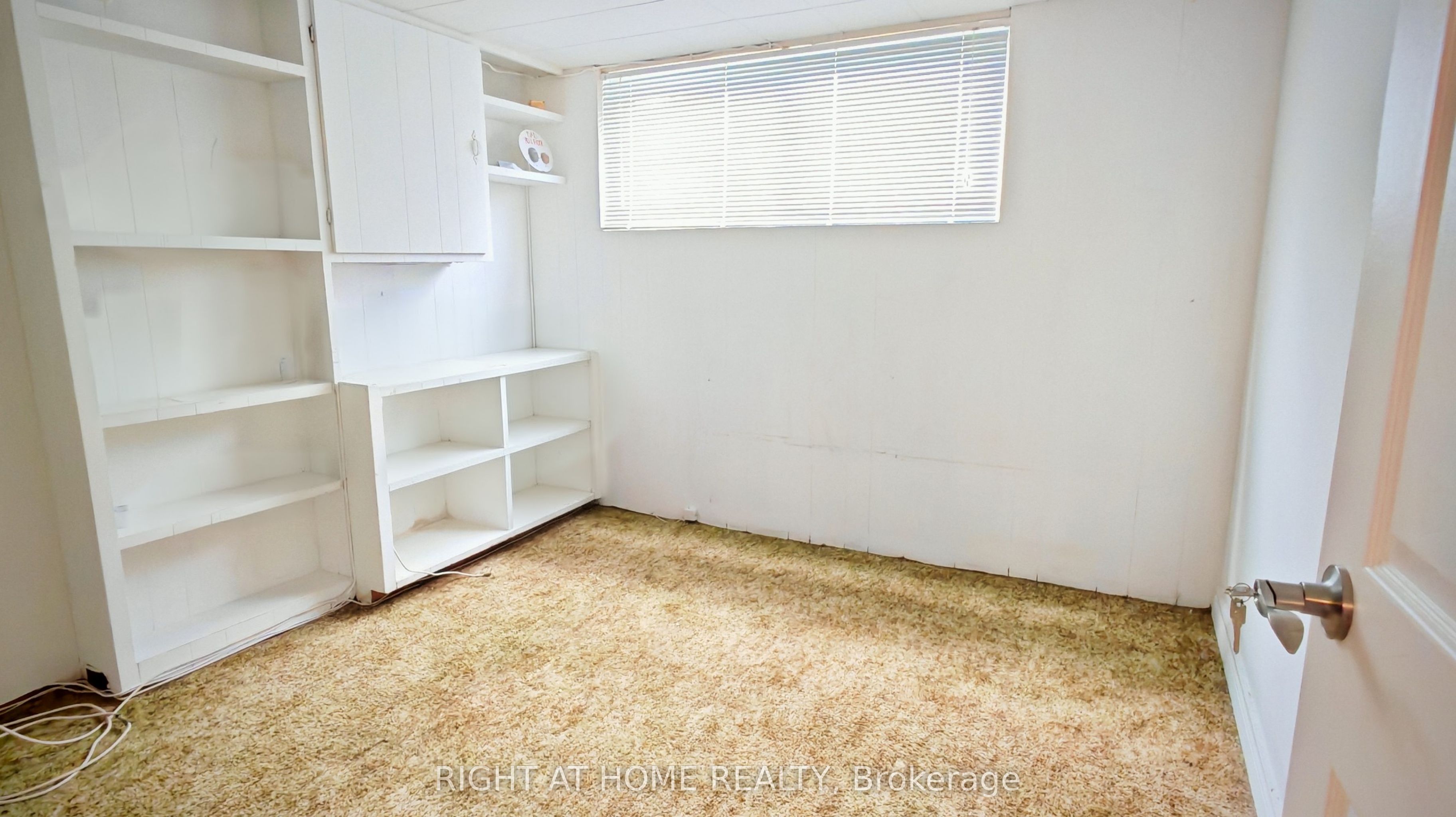 27 Sussex Avenue Basement Property Photo 6