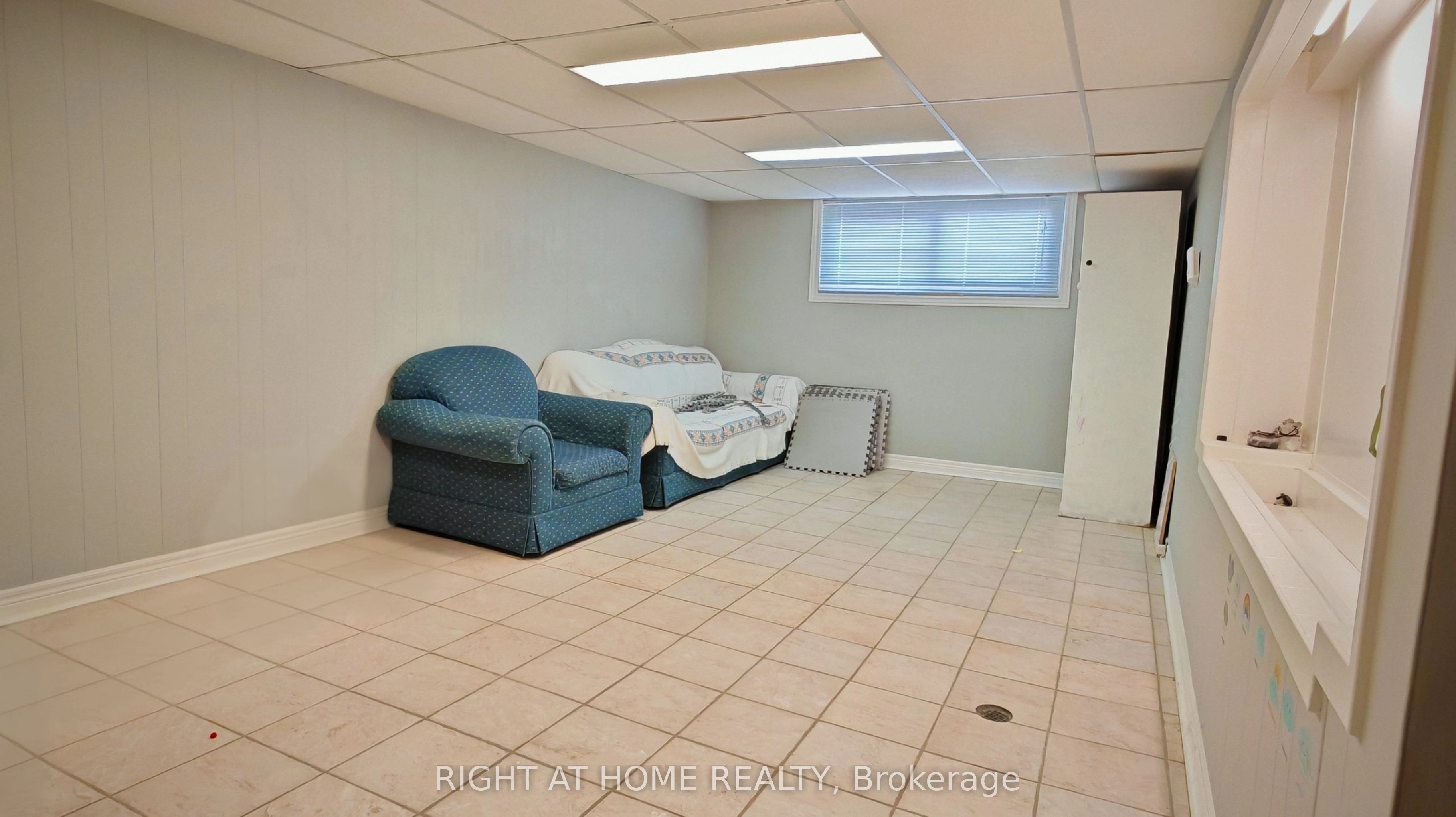 27 Sussex Avenue Basement Property Photo 7