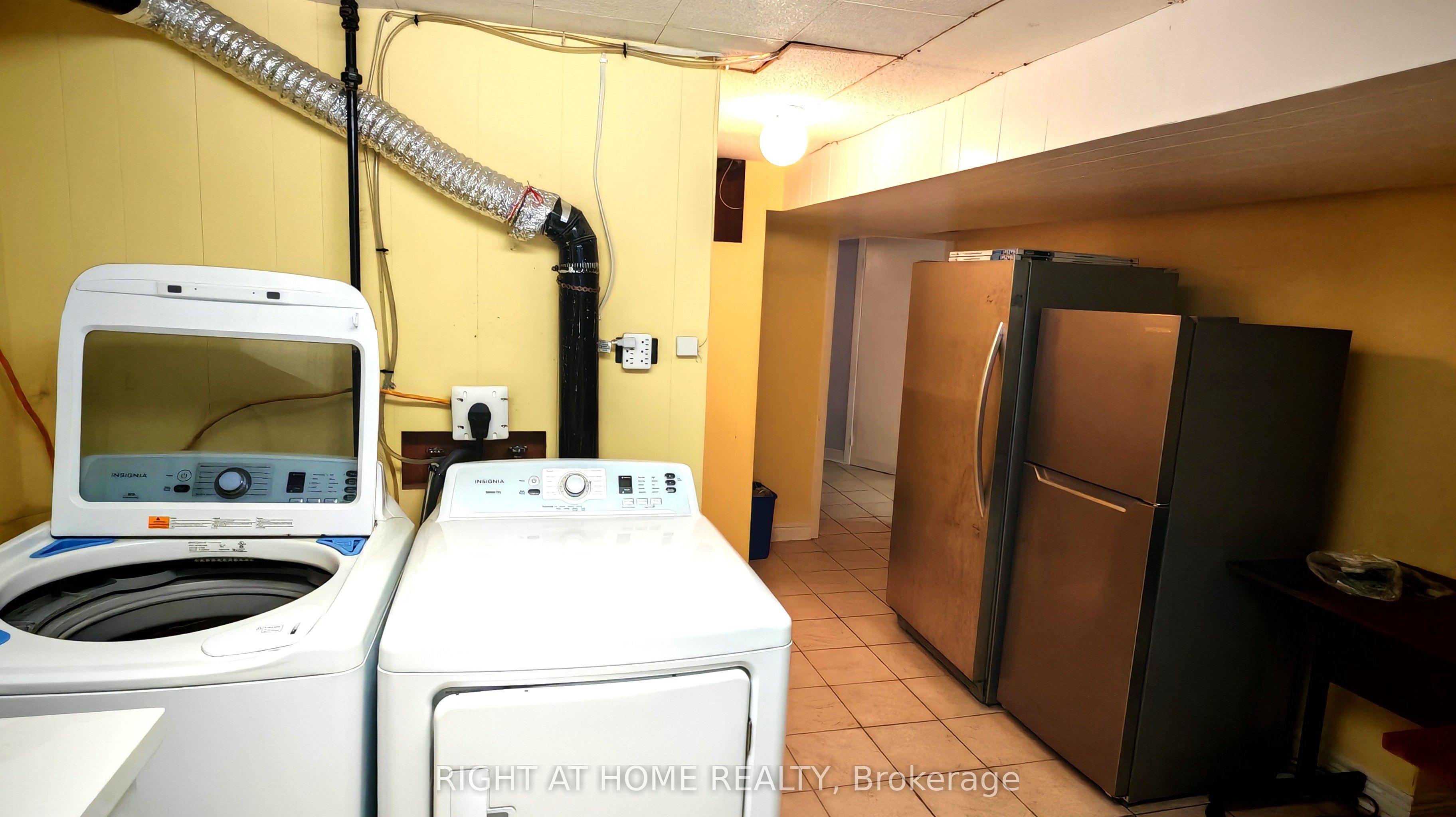 27 Sussex Avenue Basement Property Photo 8