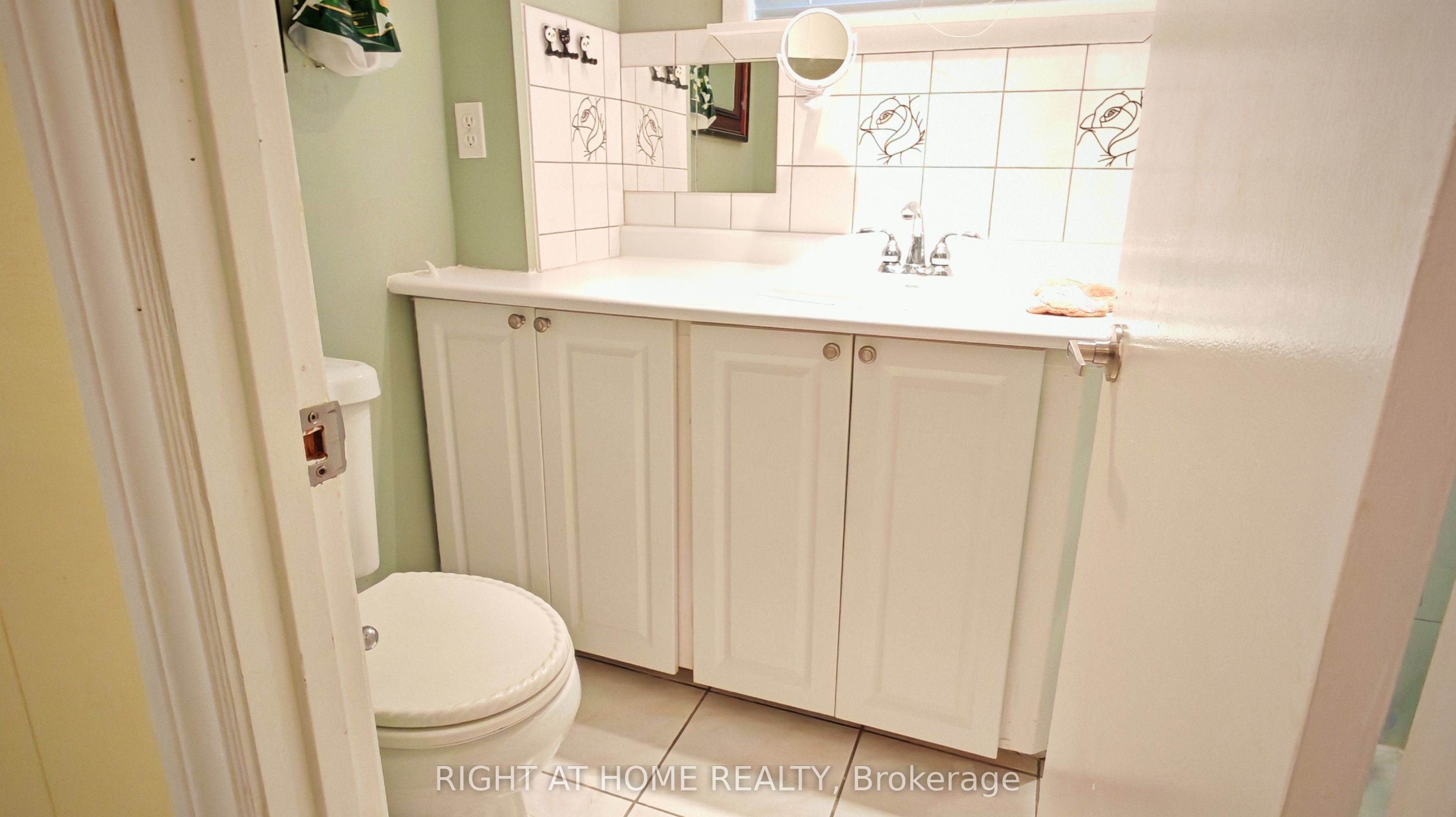27 Sussex Avenue Basement Property Photo 11