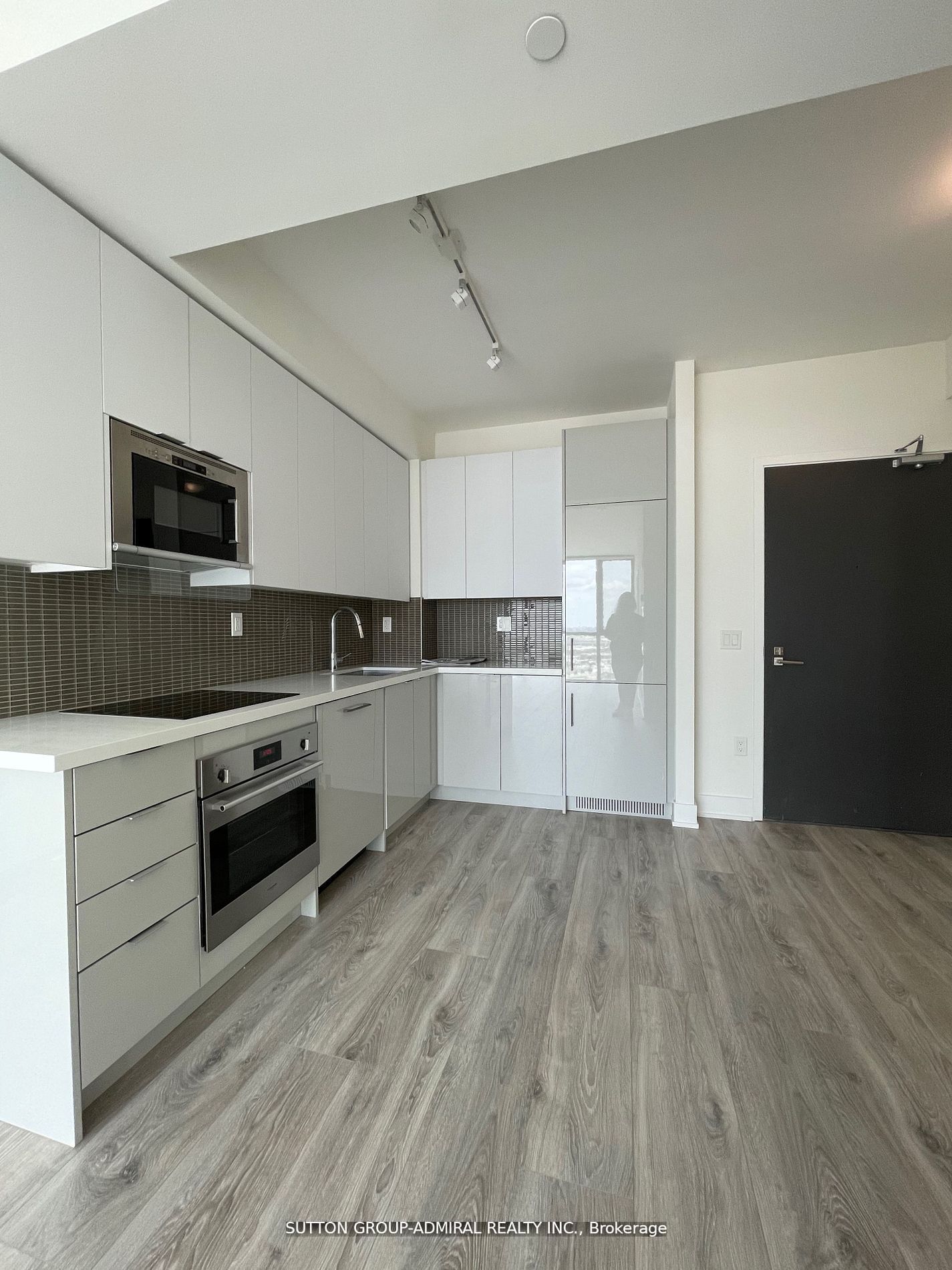 #1101 - 2908 Highway 7 Property Photo 6