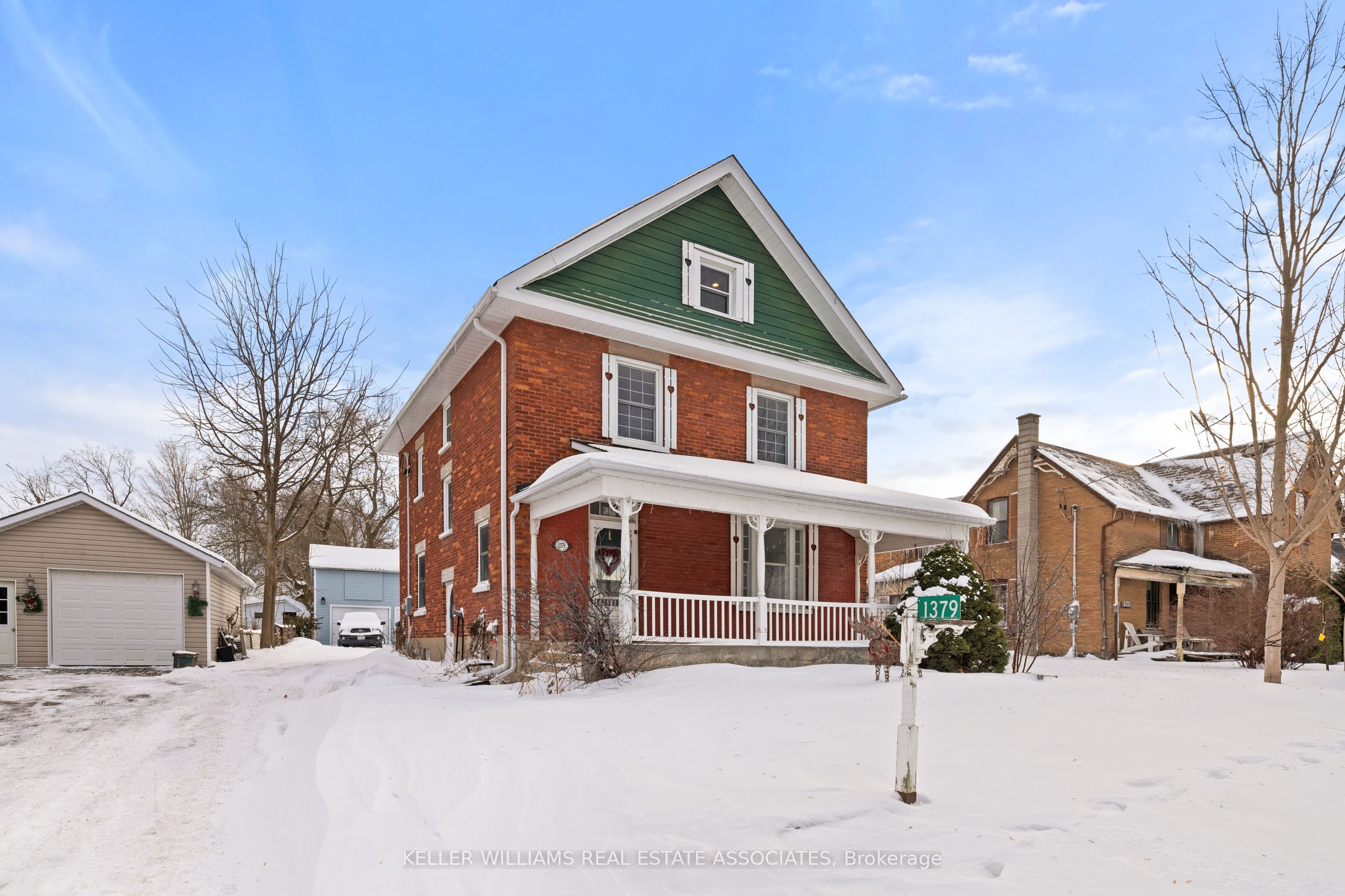 1379 Killarney Beach Road Property Photo 1