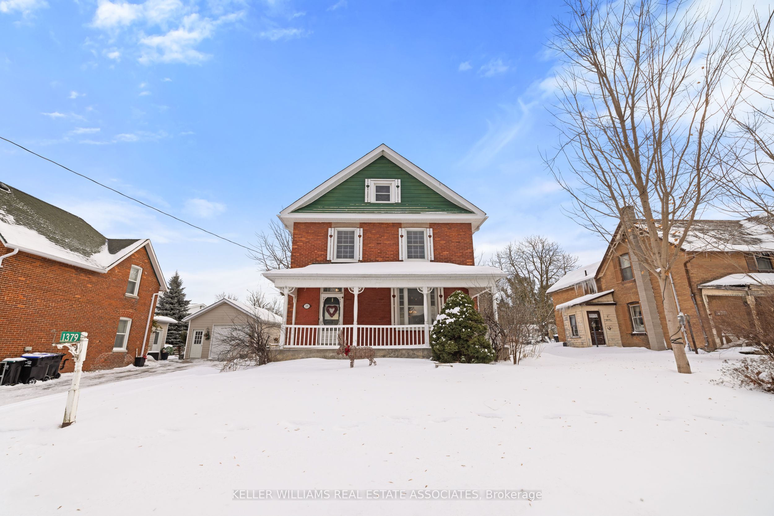 1379 Killarney Beach Road Property Photo 2