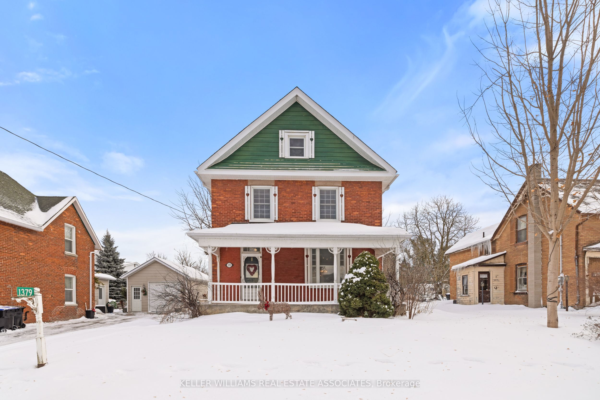 1379 Killarney Beach Road Property Photo 3