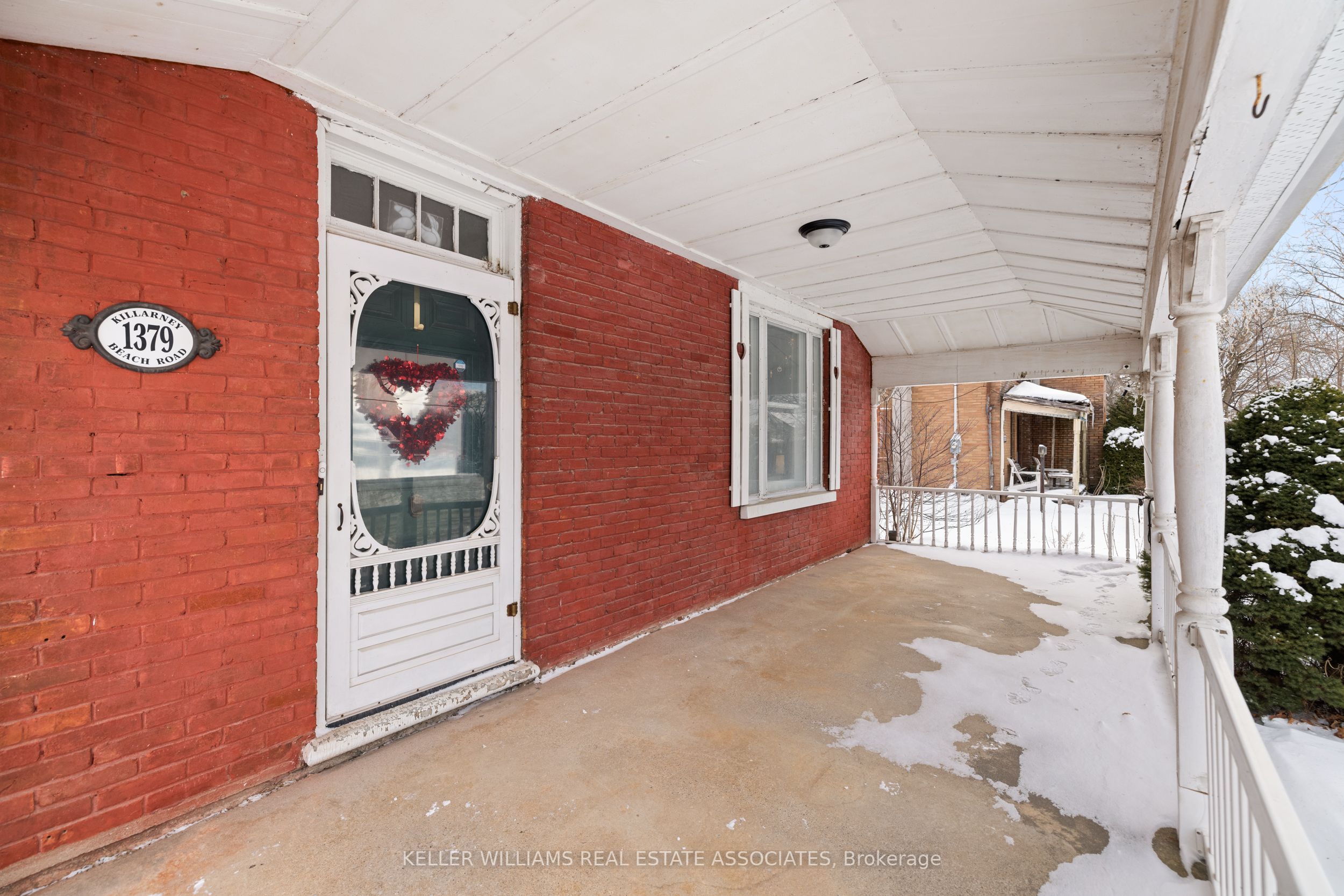 1379 Killarney Beach Road Property Photo 4