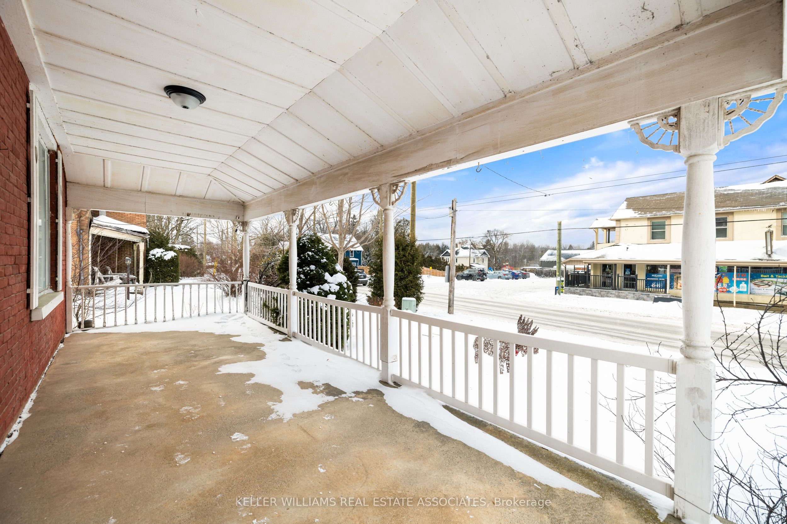 1379 Killarney Beach Road Property Photo 5