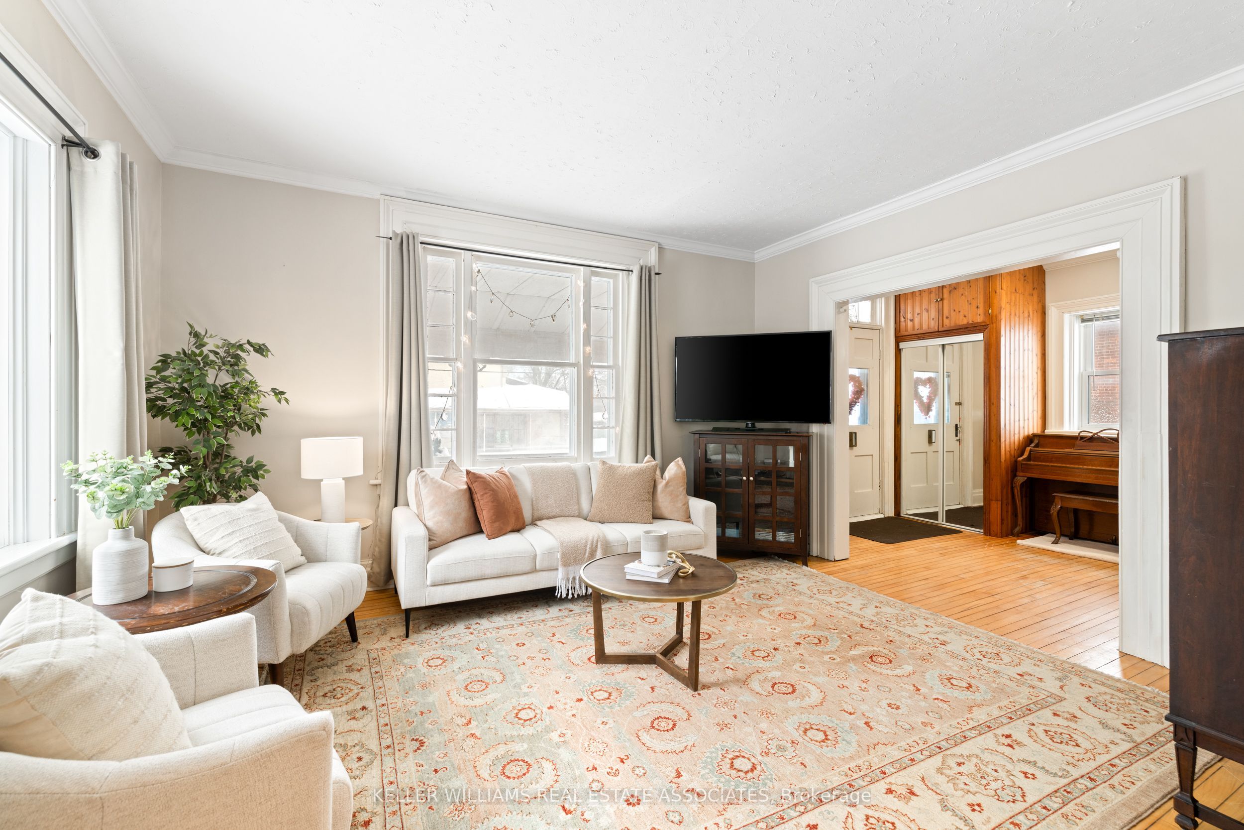 1379 Killarney Beach Road Property Photo 10