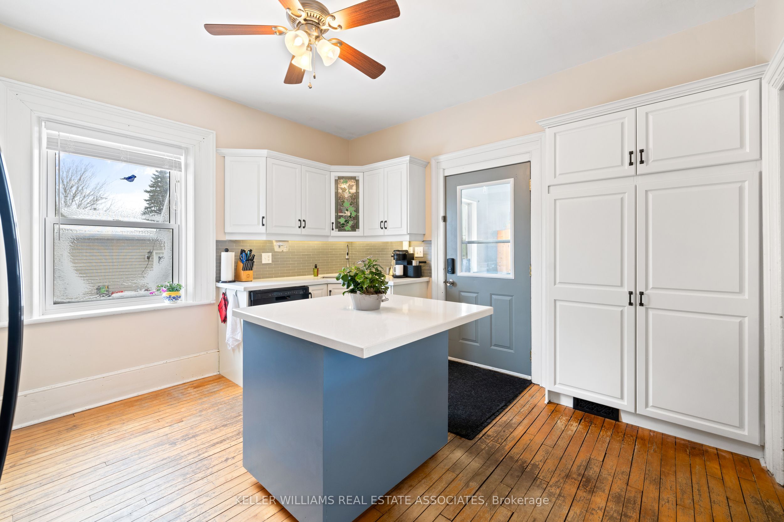 1379 Killarney Beach Road Property Photo 14