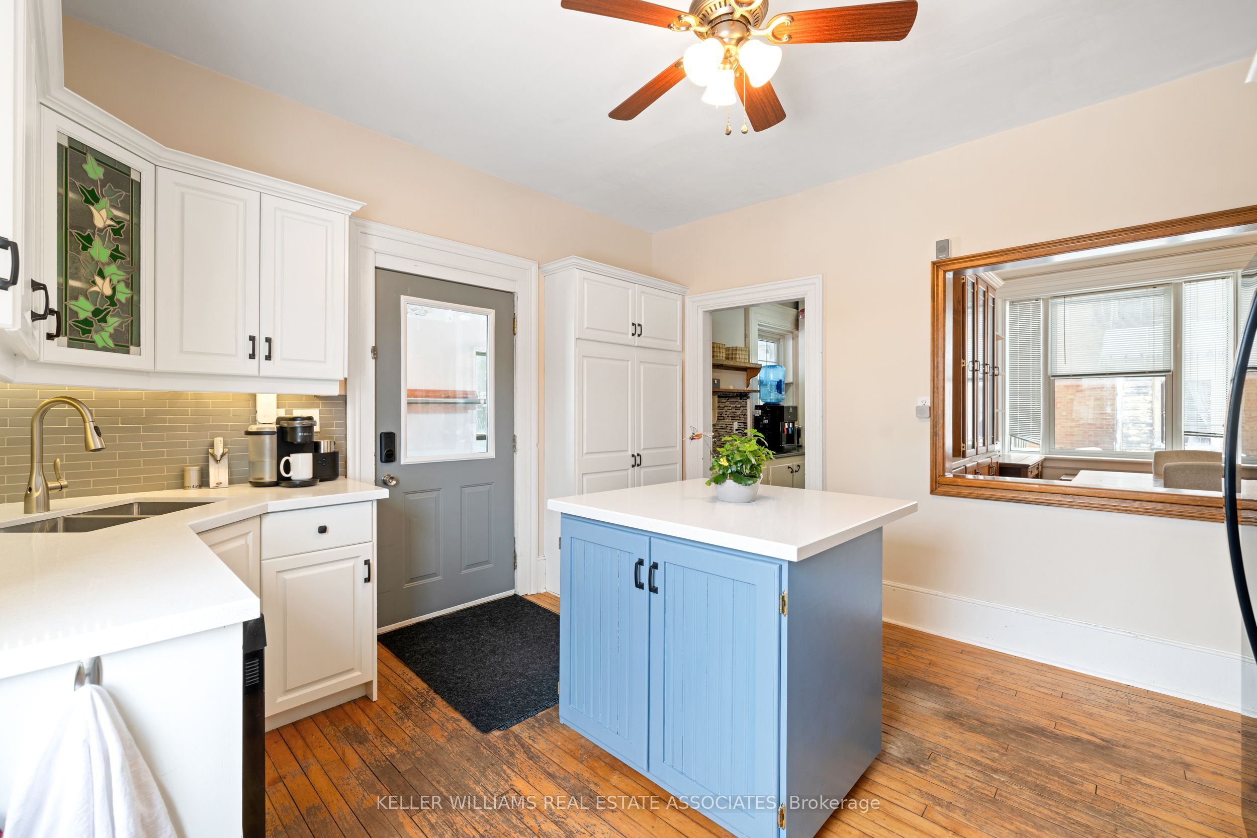1379 Killarney Beach Road Property Photo 16