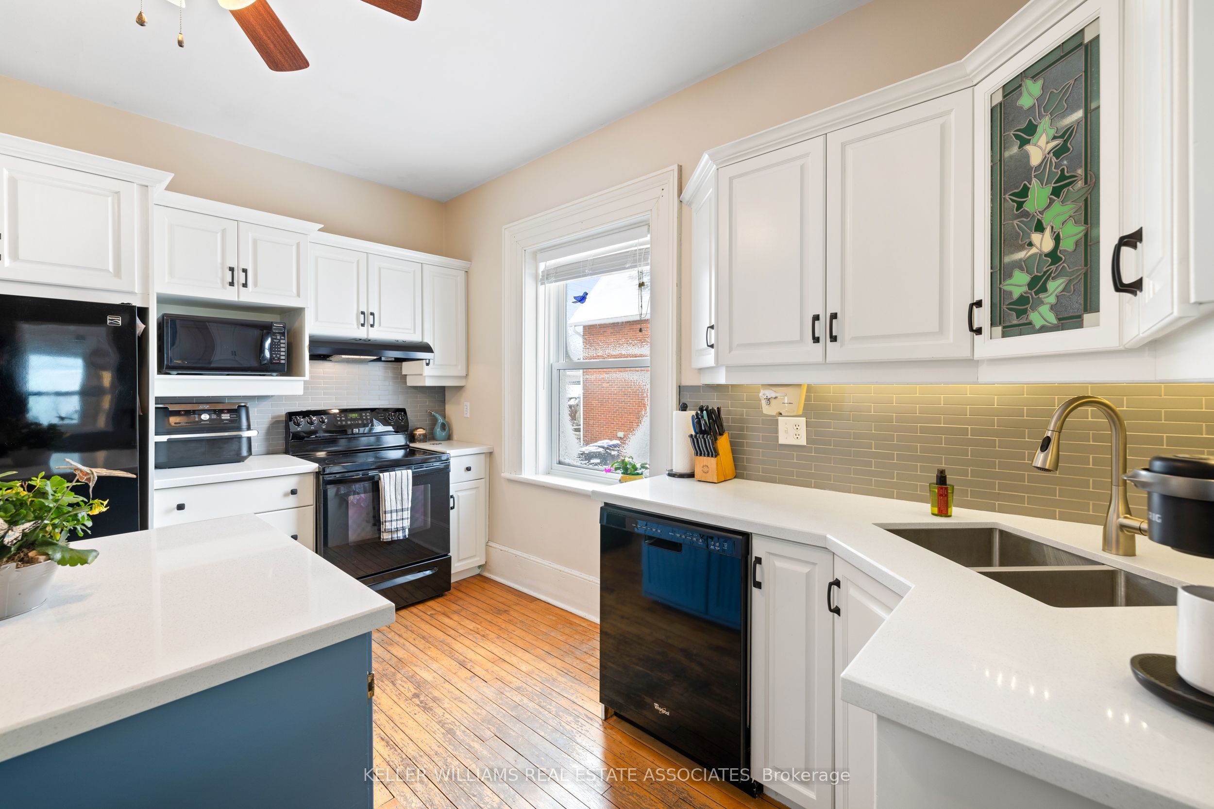 1379 Killarney Beach Road Property Photo 17