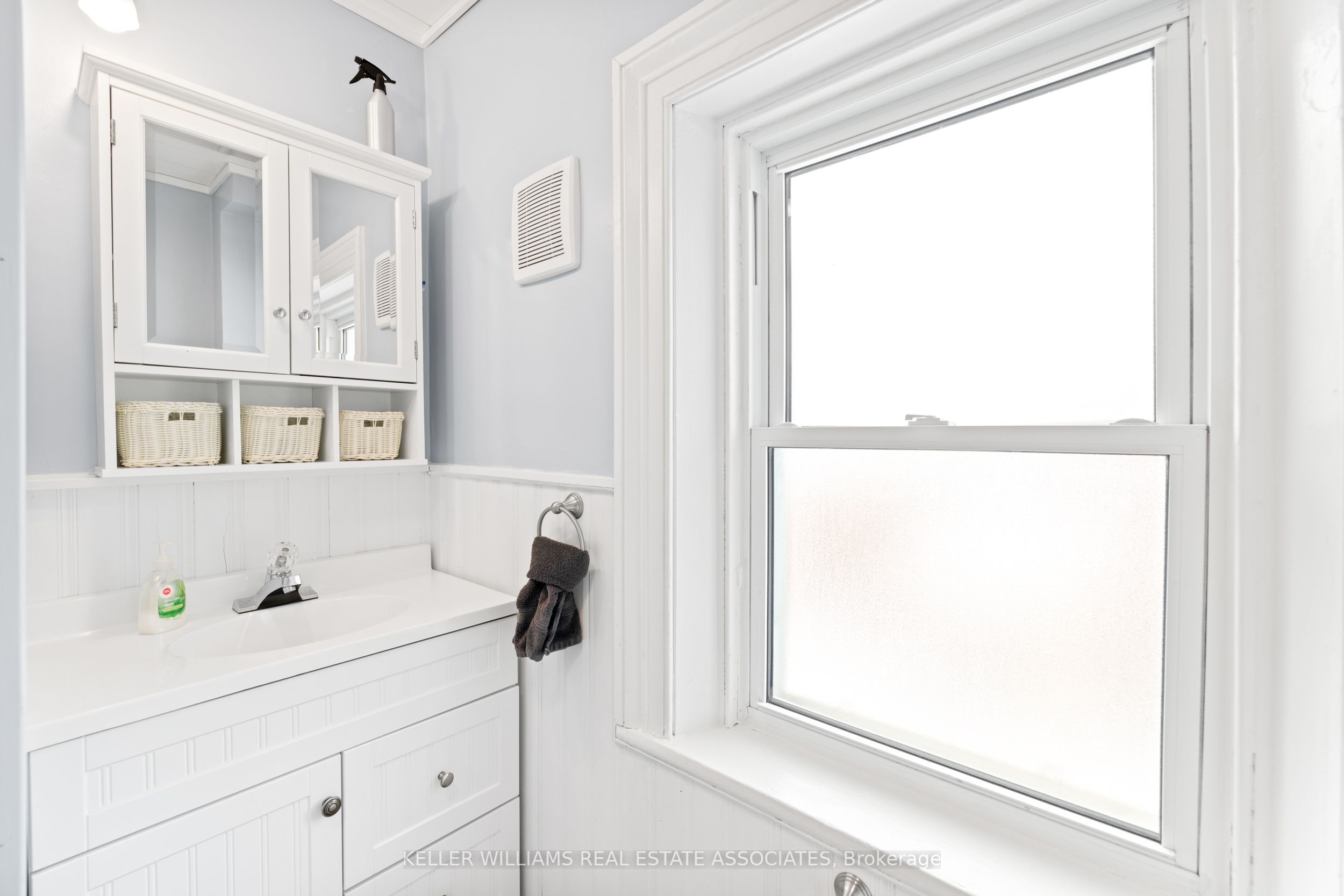 1379 Killarney Beach Road Property Photo 26