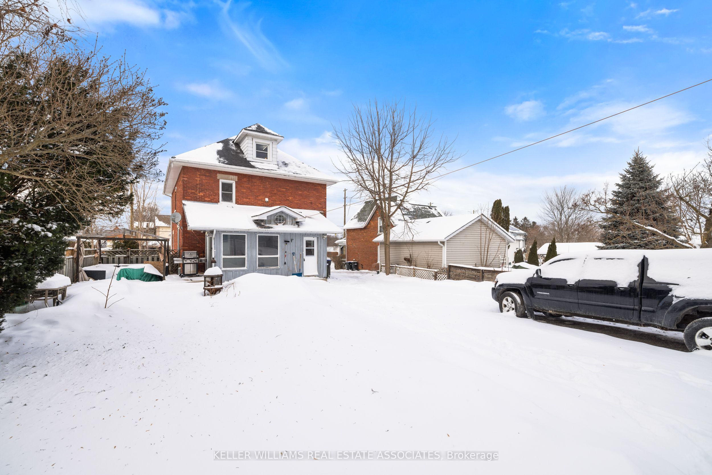 1379 Killarney Beach Road Property Photo 40