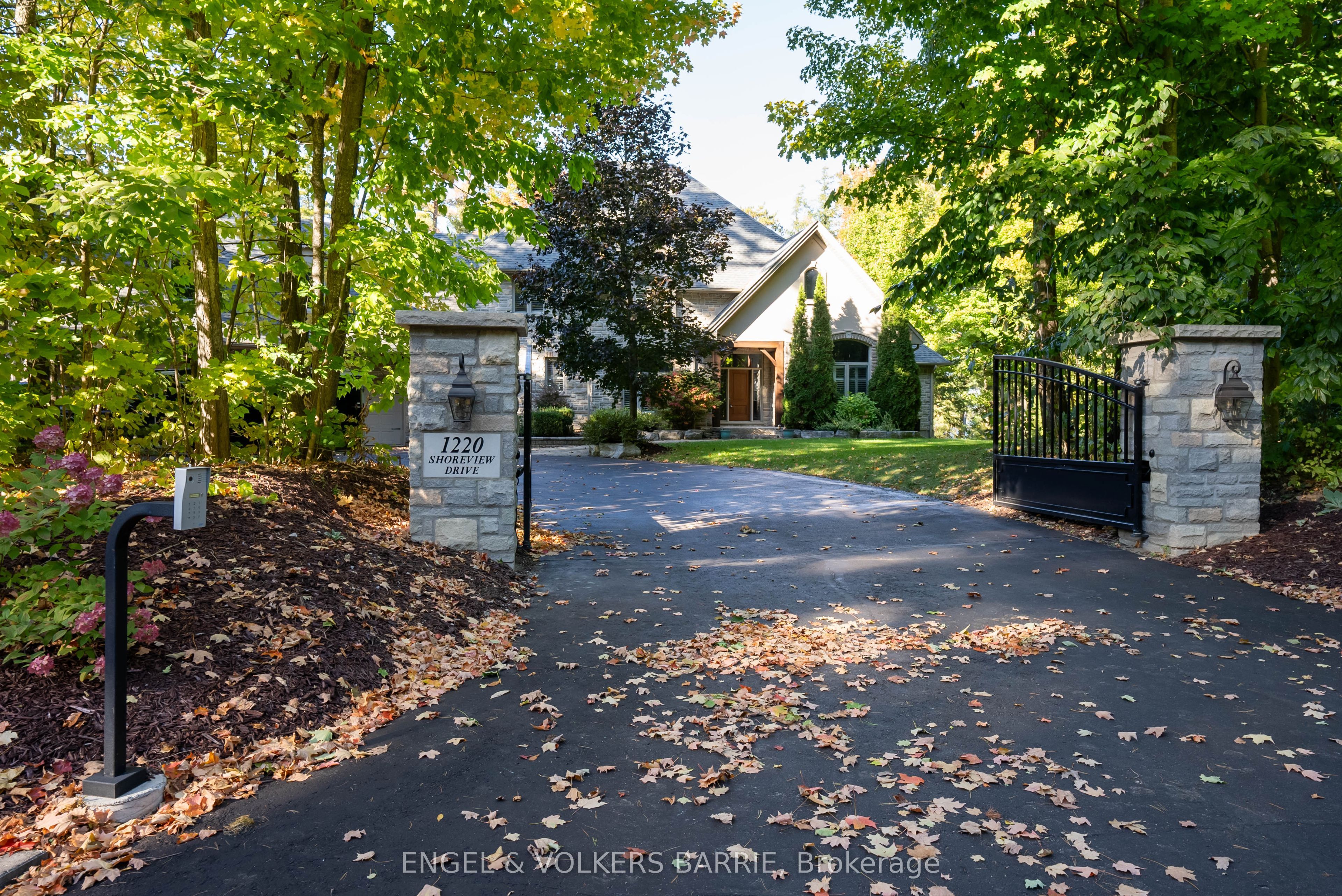 1220 Shoreview Drive Property Photo 3