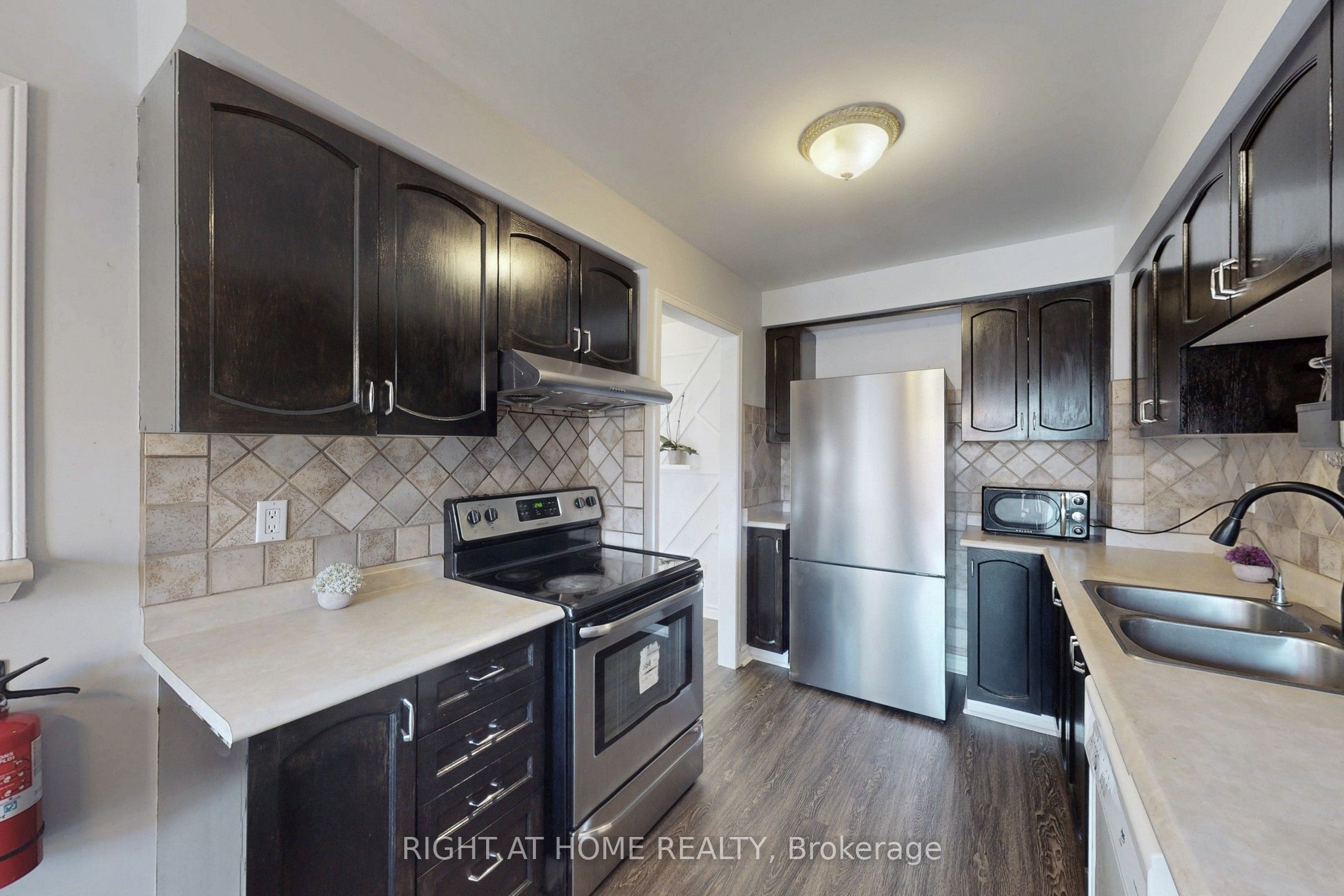 #15 - 895 Caribou Valley Circle Property Photo 14