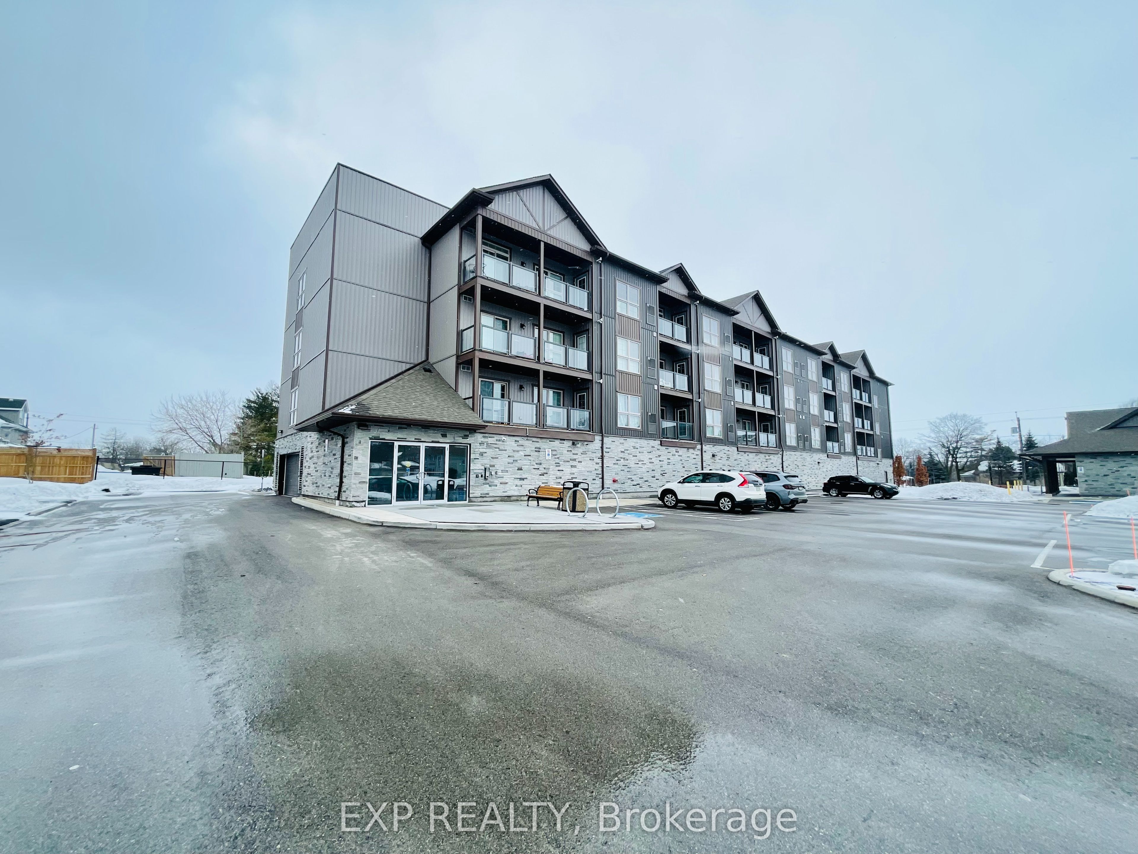 #404 - 110 Grew Boulevard Property Photo