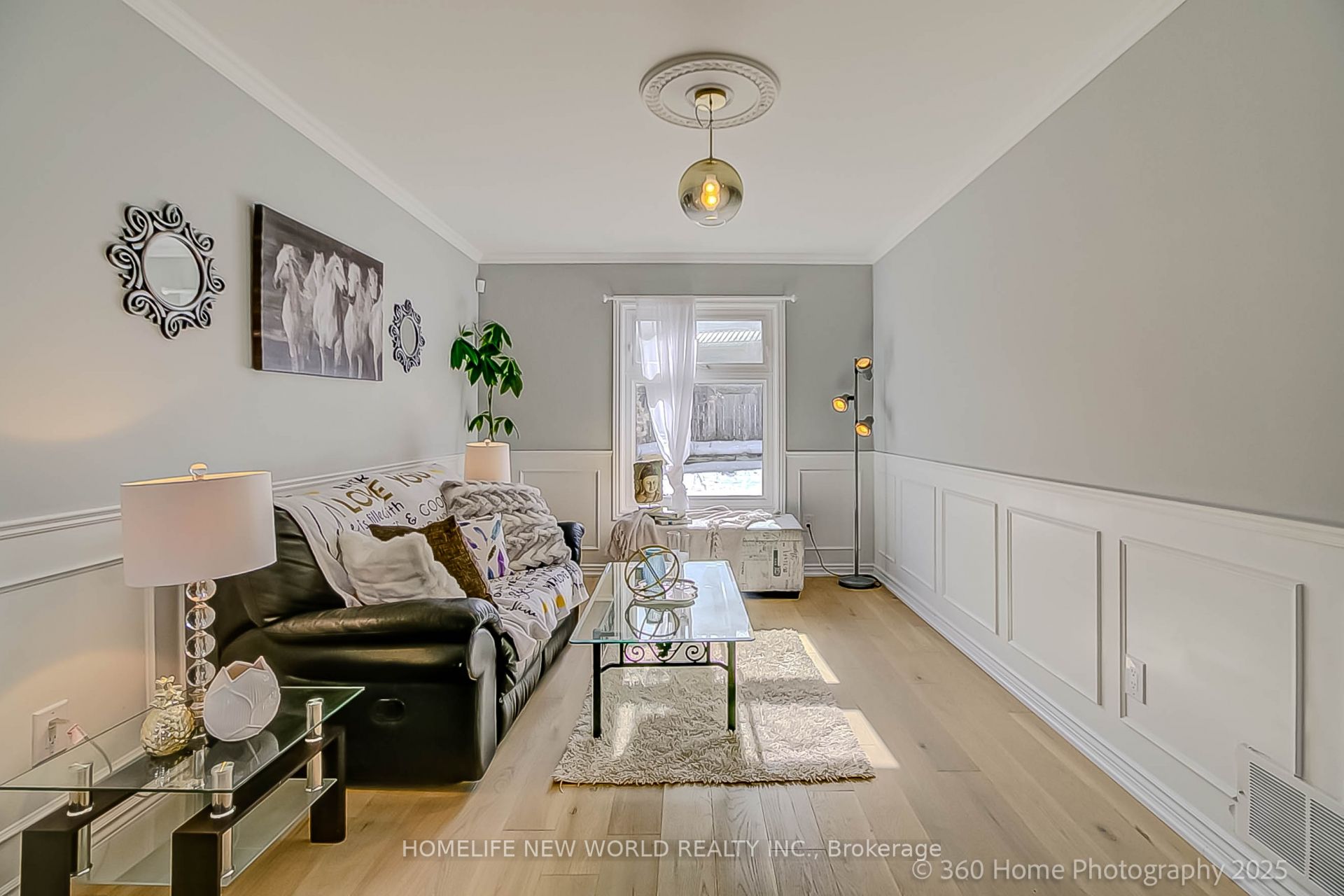 350 Pickering Crescent Property Photo 2