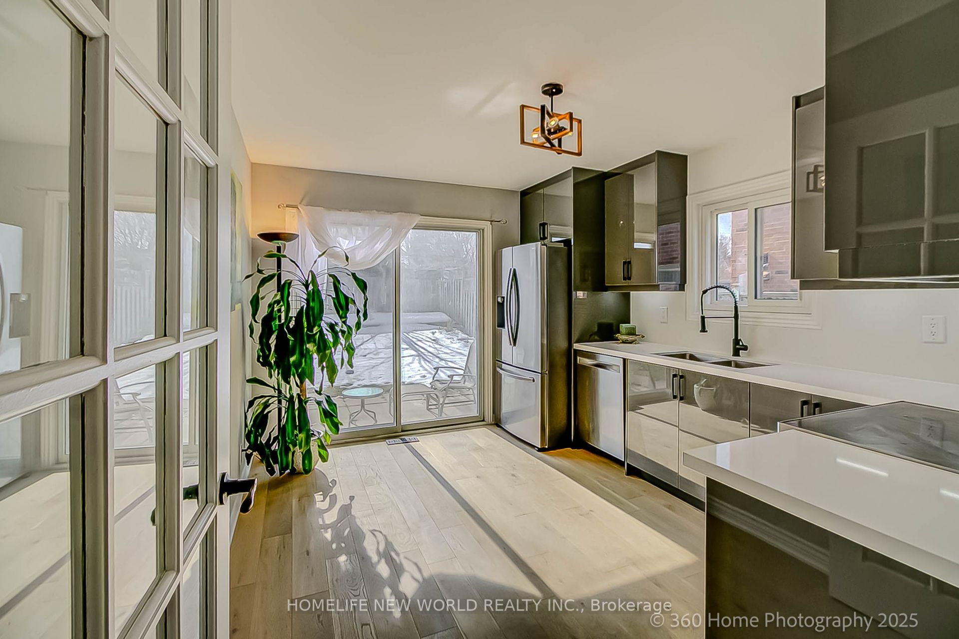 350 Pickering Crescent Property Photo 6