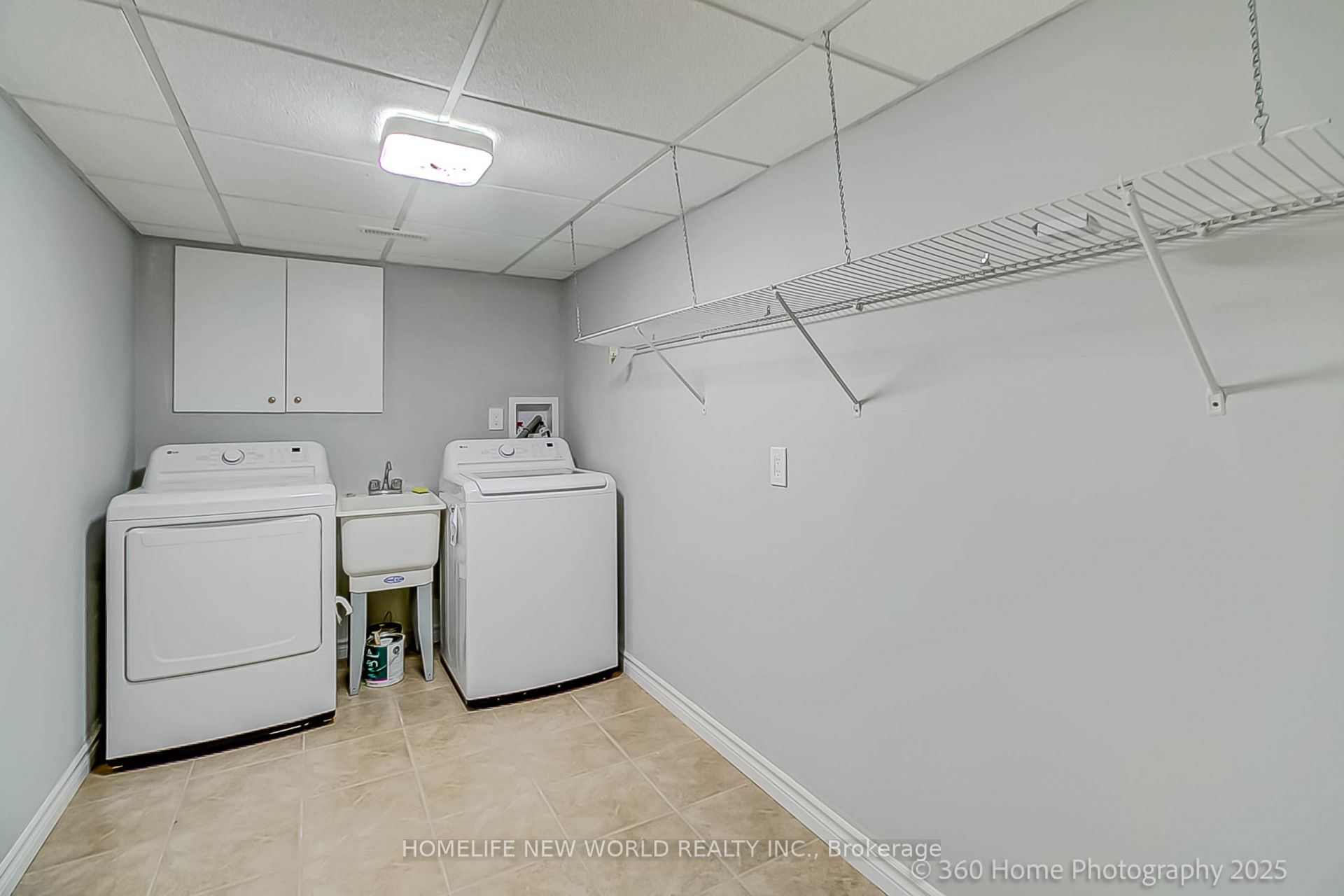 350 Pickering Crescent Property Photo 12