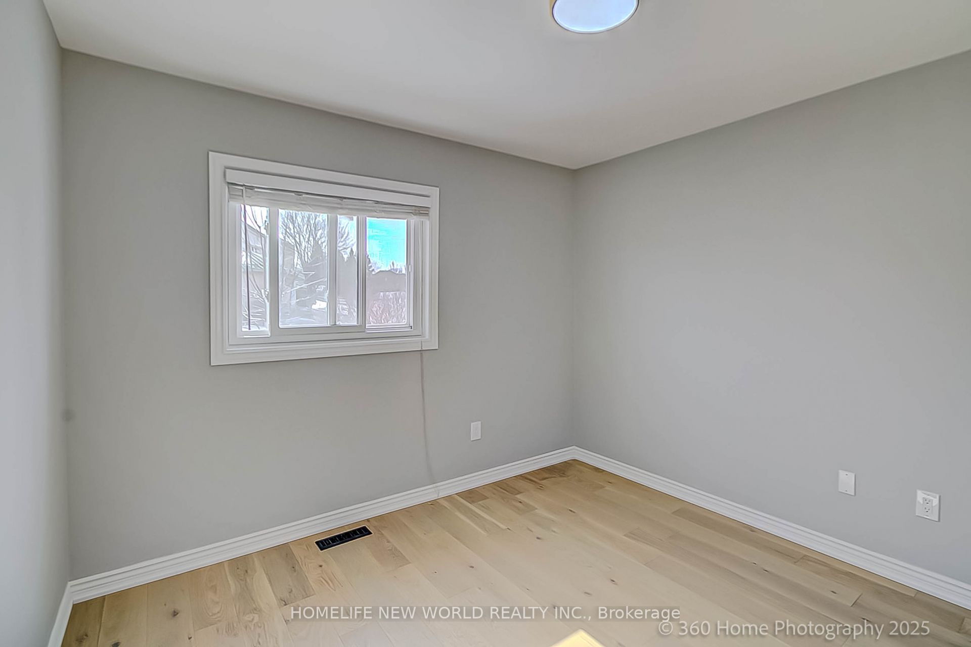 350 Pickering Crescent Property Photo 16