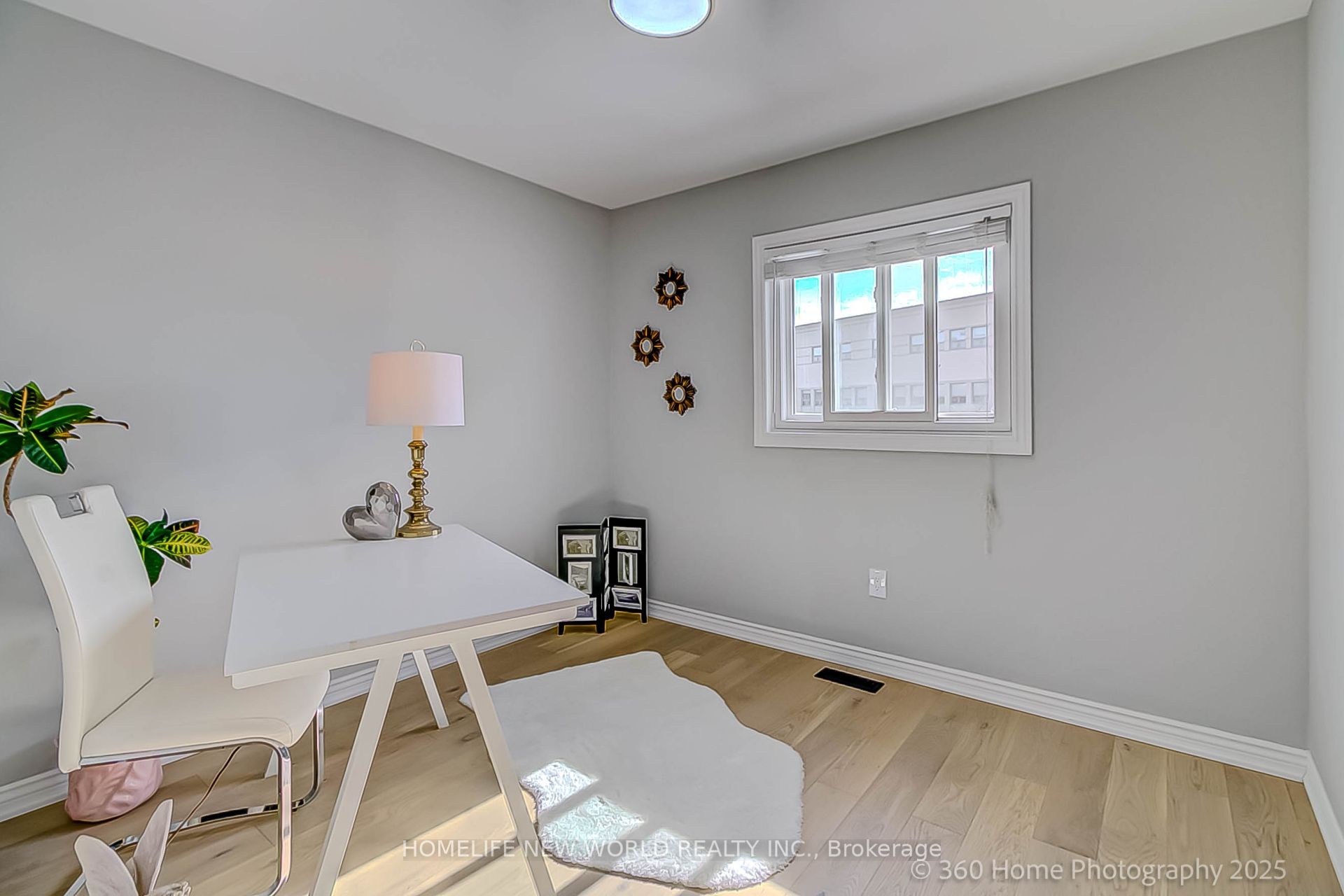 350 Pickering Crescent Property Photo 22