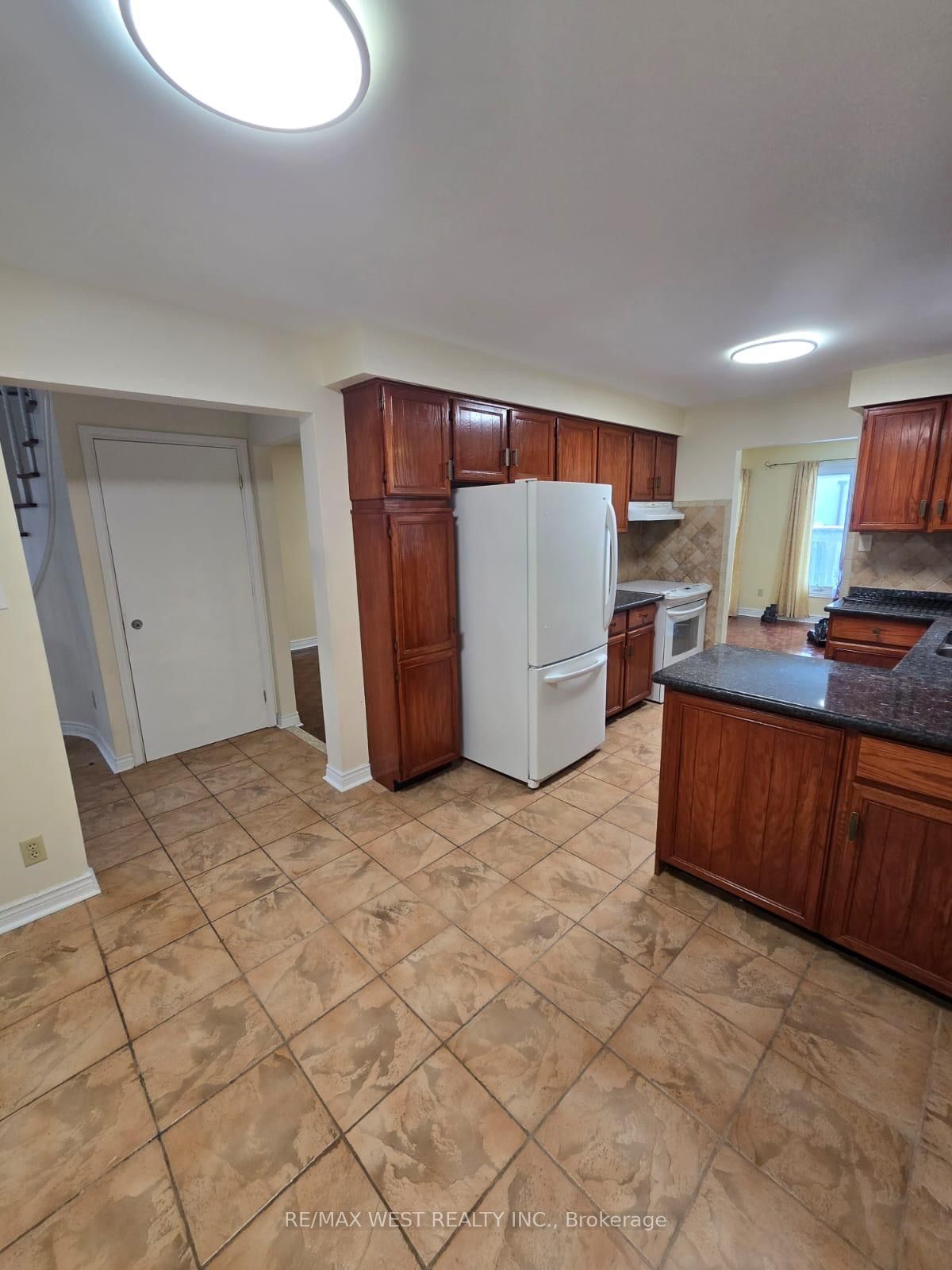 #upper - 2 Irish Moss Court Property Photo 6