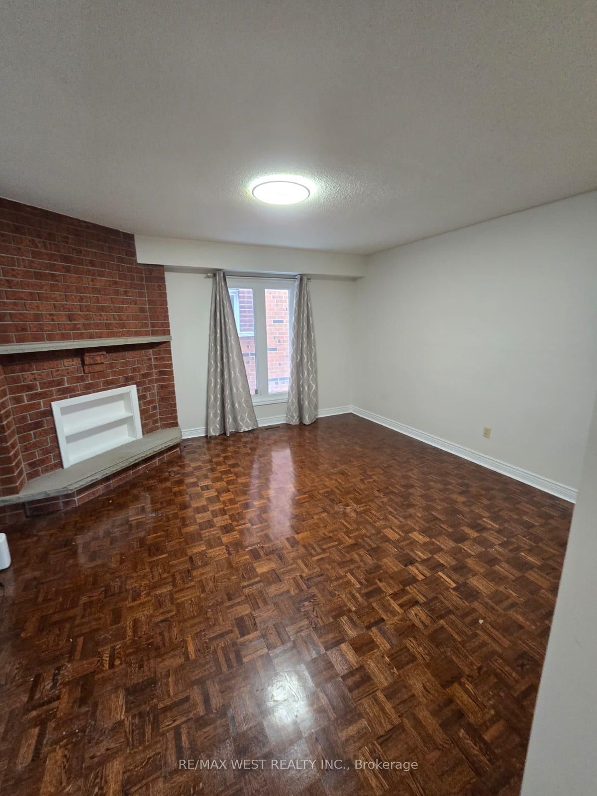 #upper - 2 Irish Moss Court Property Photo 7