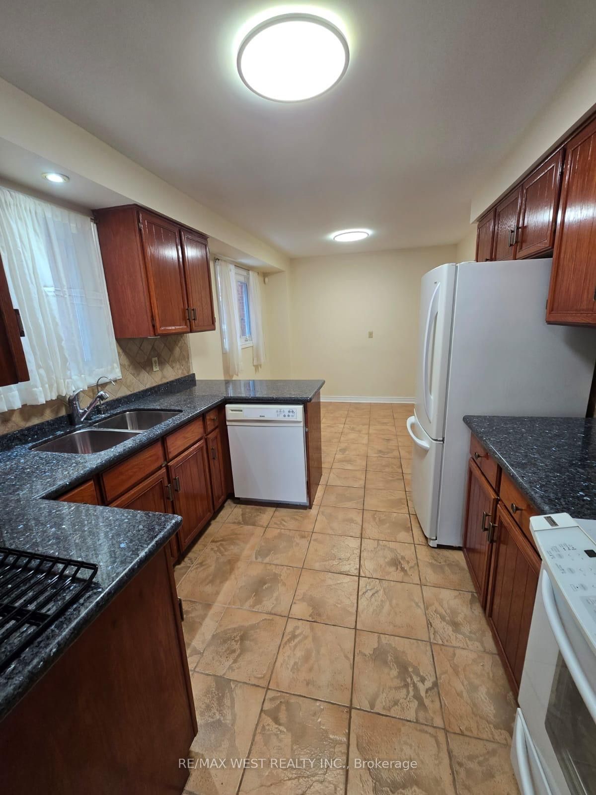 #upper - 2 Irish Moss Court Property Photo 8