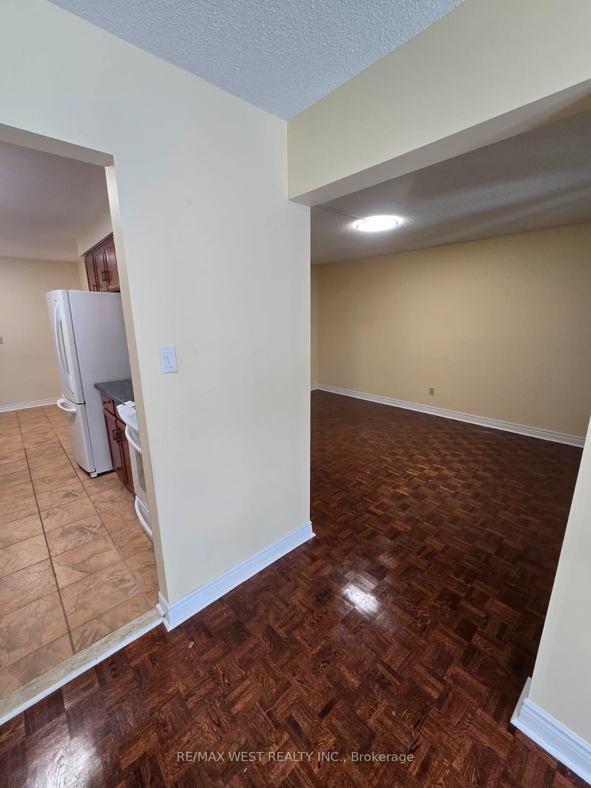 #upper - 2 Irish Moss Court Property Photo 9