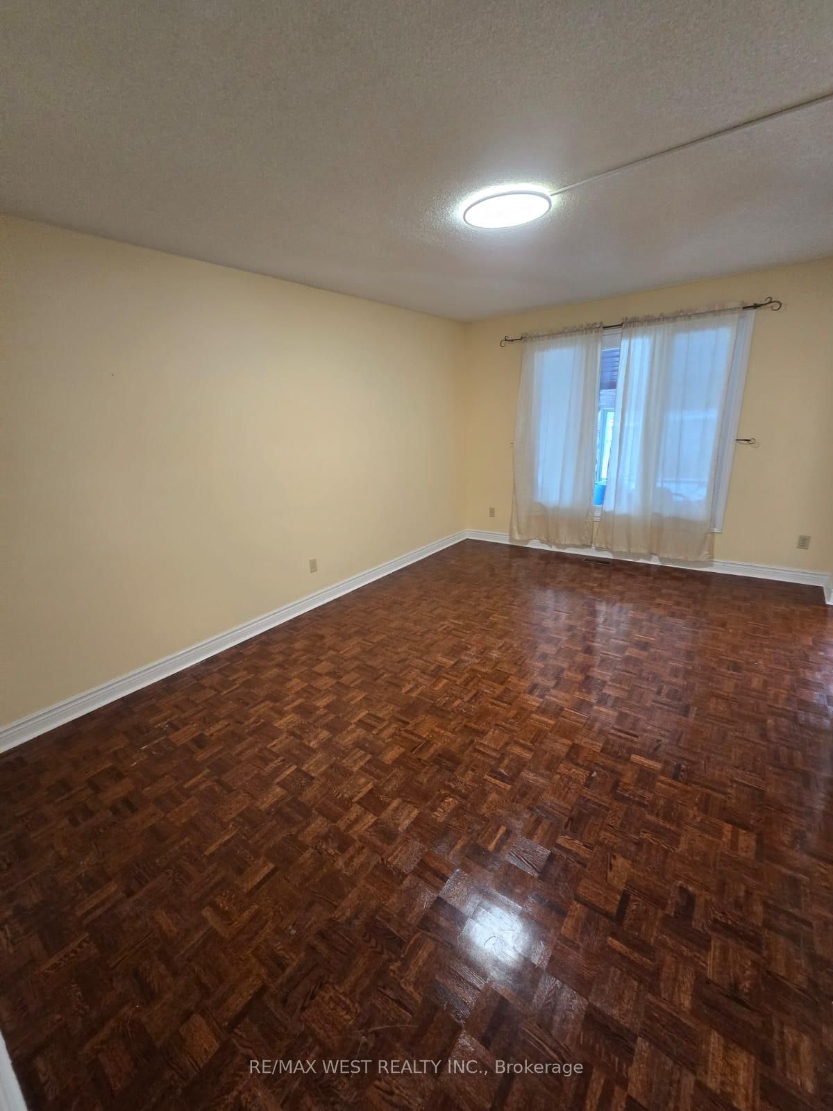 #upper - 2 Irish Moss Court Property Photo 10