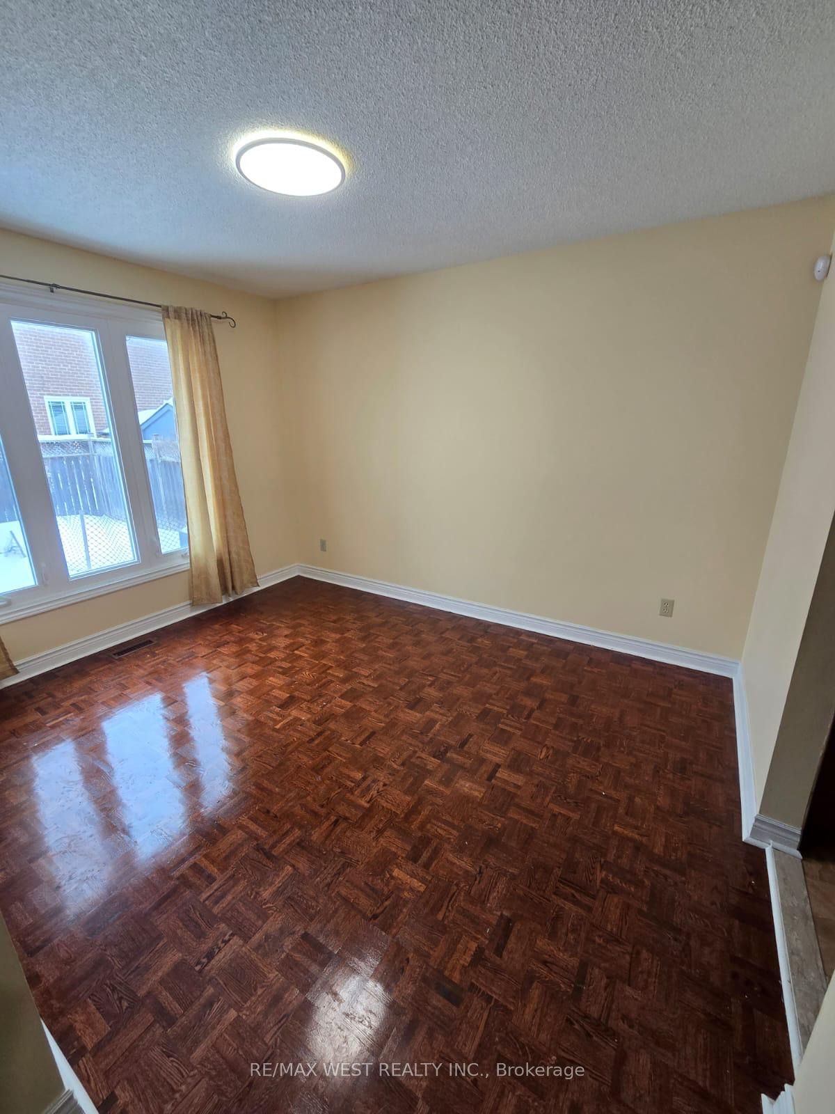 #upper - 2 Irish Moss Court Property Photo 14
